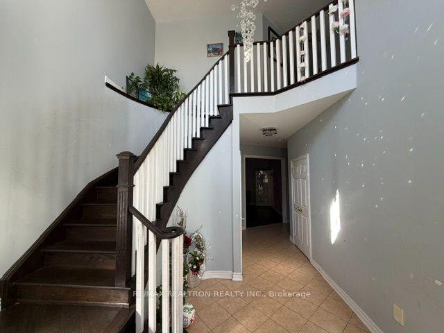 Photo 3 of 71 Batchford Crescent, Markham, Box Grove — HOMEH