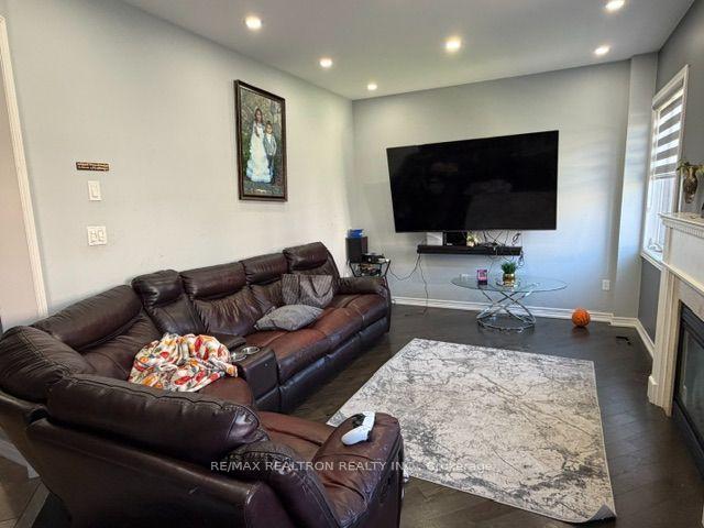 Photo 4 of 71 Batchford Crescent, Markham, Box Grove — HOMEH