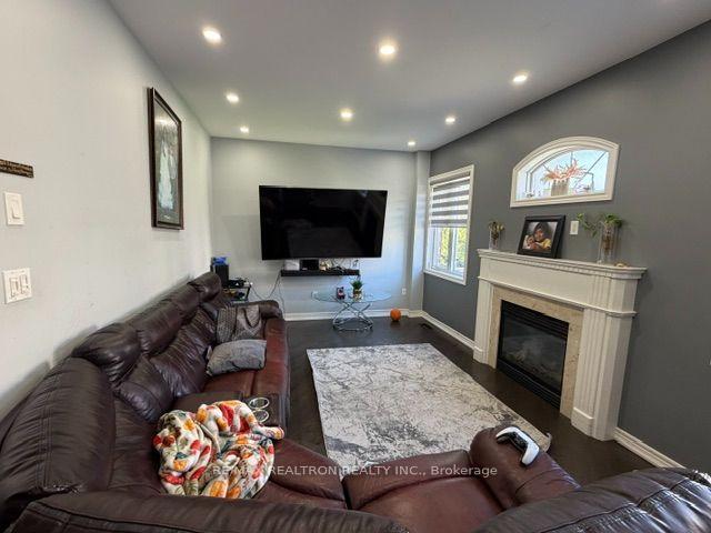 Photo 5 of 71 Batchford Crescent, Markham, Box Grove — HOMEH