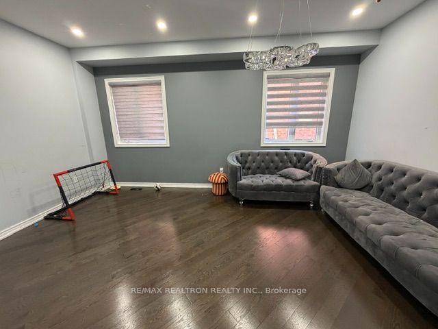 Photo 7 of 71 Batchford Crescent, Markham, Box Grove — HOMEH
