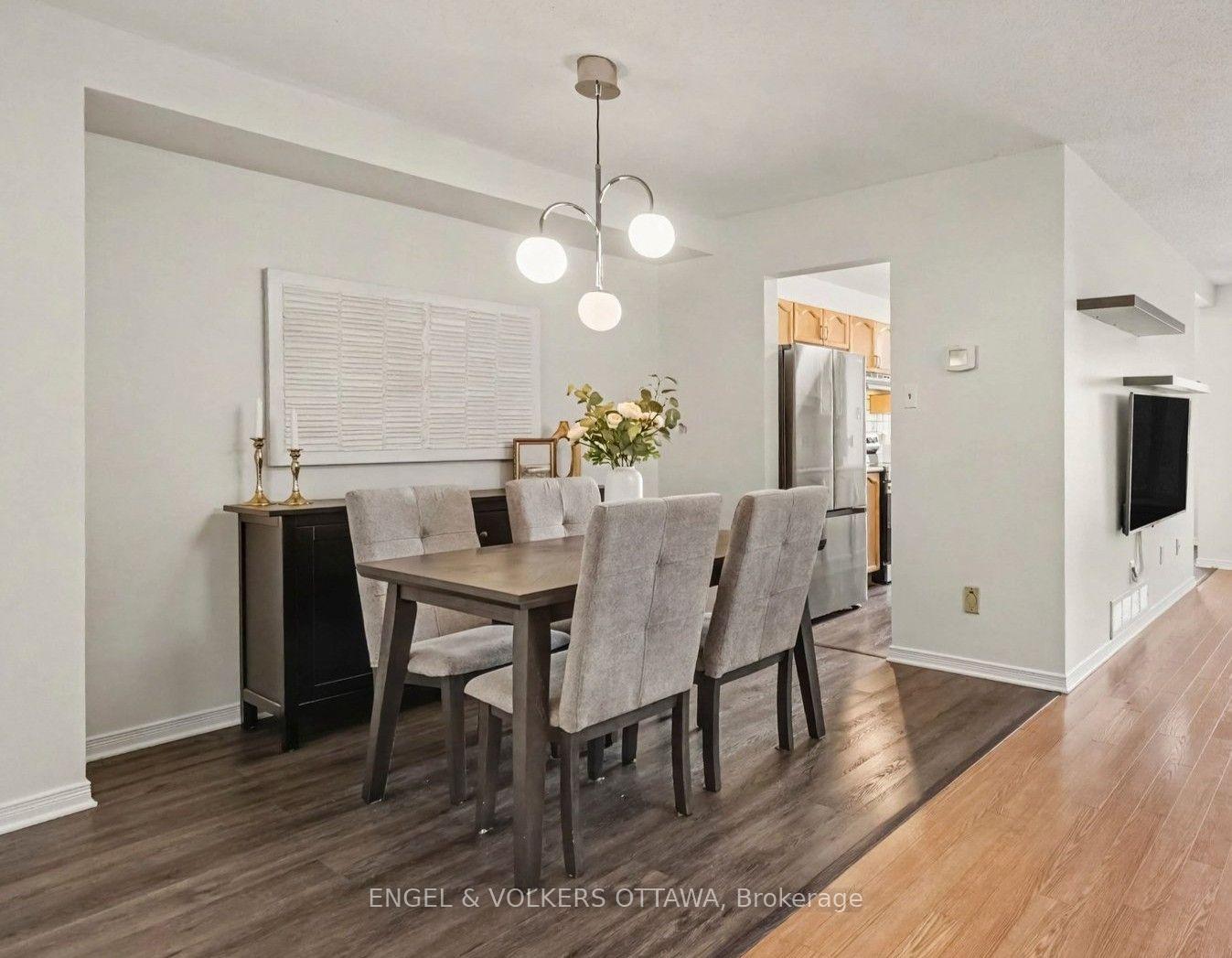 Photo 4 of 11 Longshire Circle, Ottawa, Barrhaven - Longfields — HOMEH