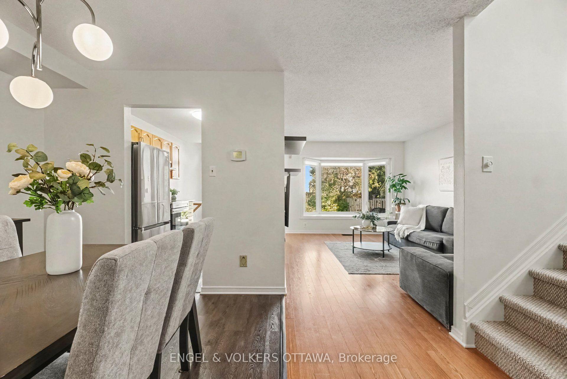 Photo 5 of 11 Longshire Circle, Ottawa, Barrhaven - Longfields — HOMEH