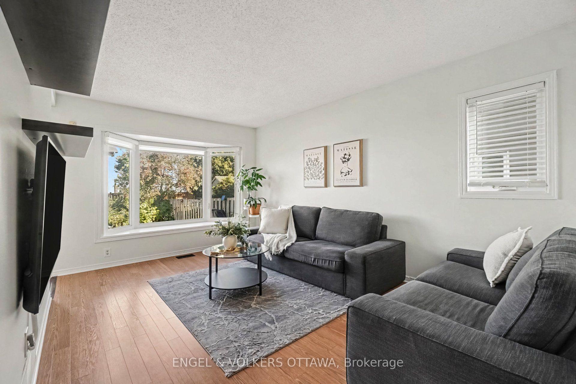 Photo 6 of 11 Longshire Circle, Ottawa, Barrhaven - Longfields — HOMEH