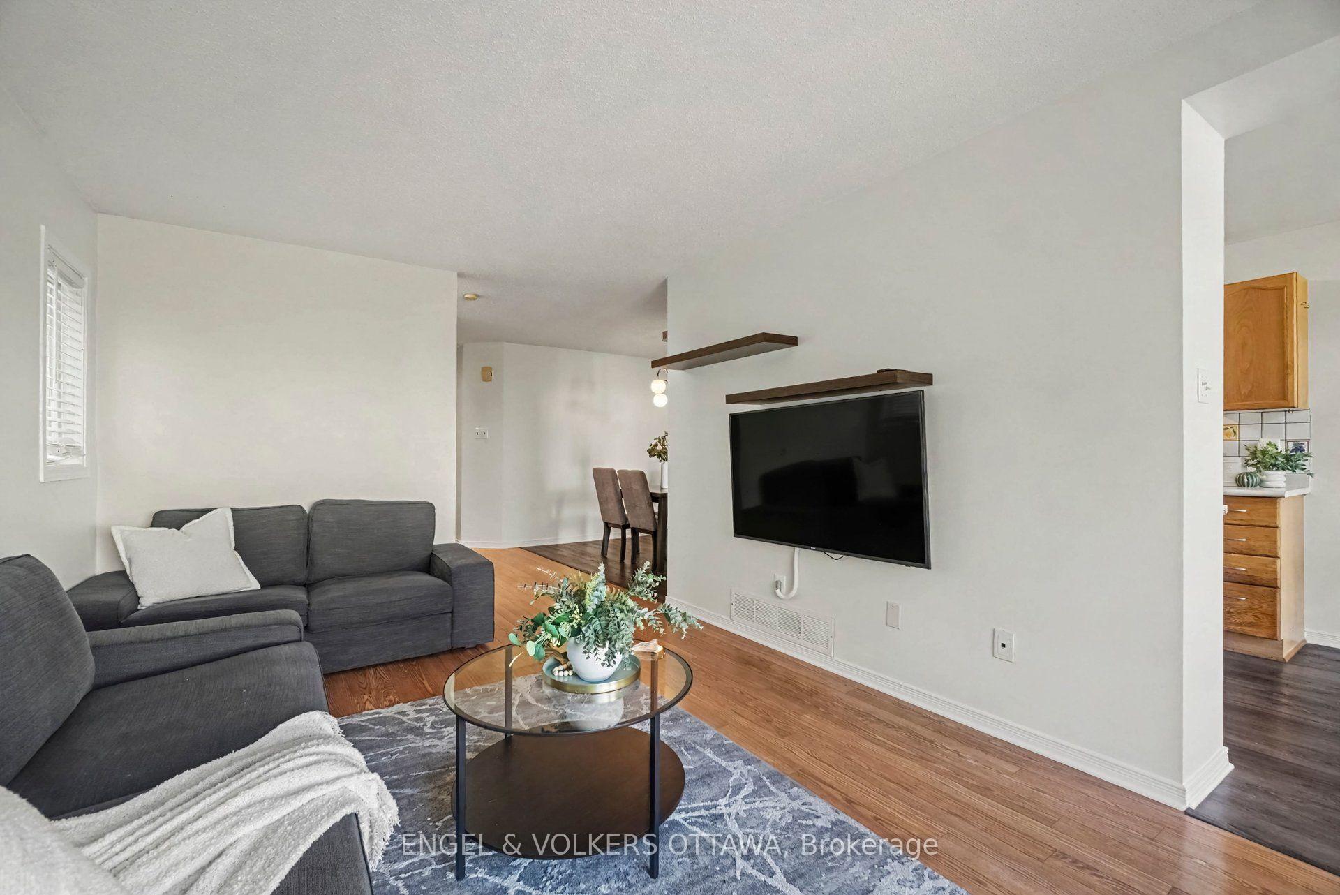 Photo 8 of 11 Longshire Circle, Ottawa, Barrhaven - Longfields — HOMEH