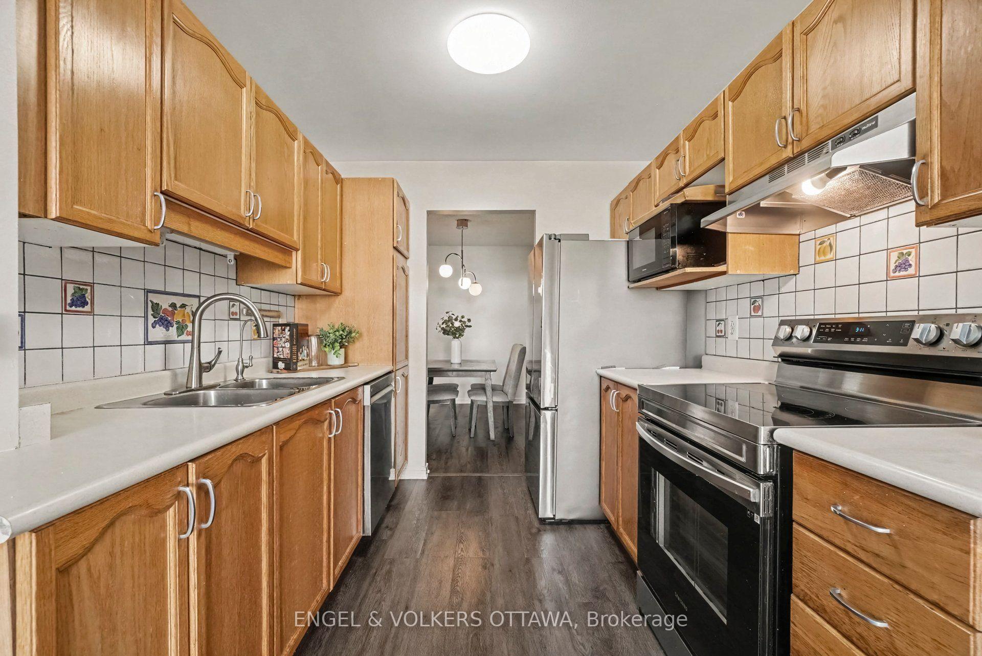 Photo 9 of 11 Longshire Circle, Ottawa, Barrhaven - Longfields — HOMEH