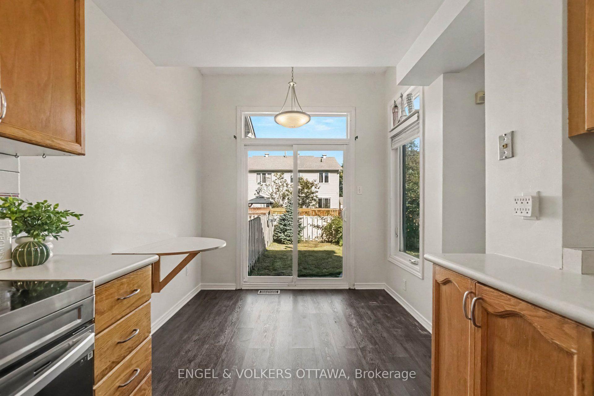 Photo 10 of 11 Longshire Circle, Ottawa, Barrhaven - Longfields — HOMEH