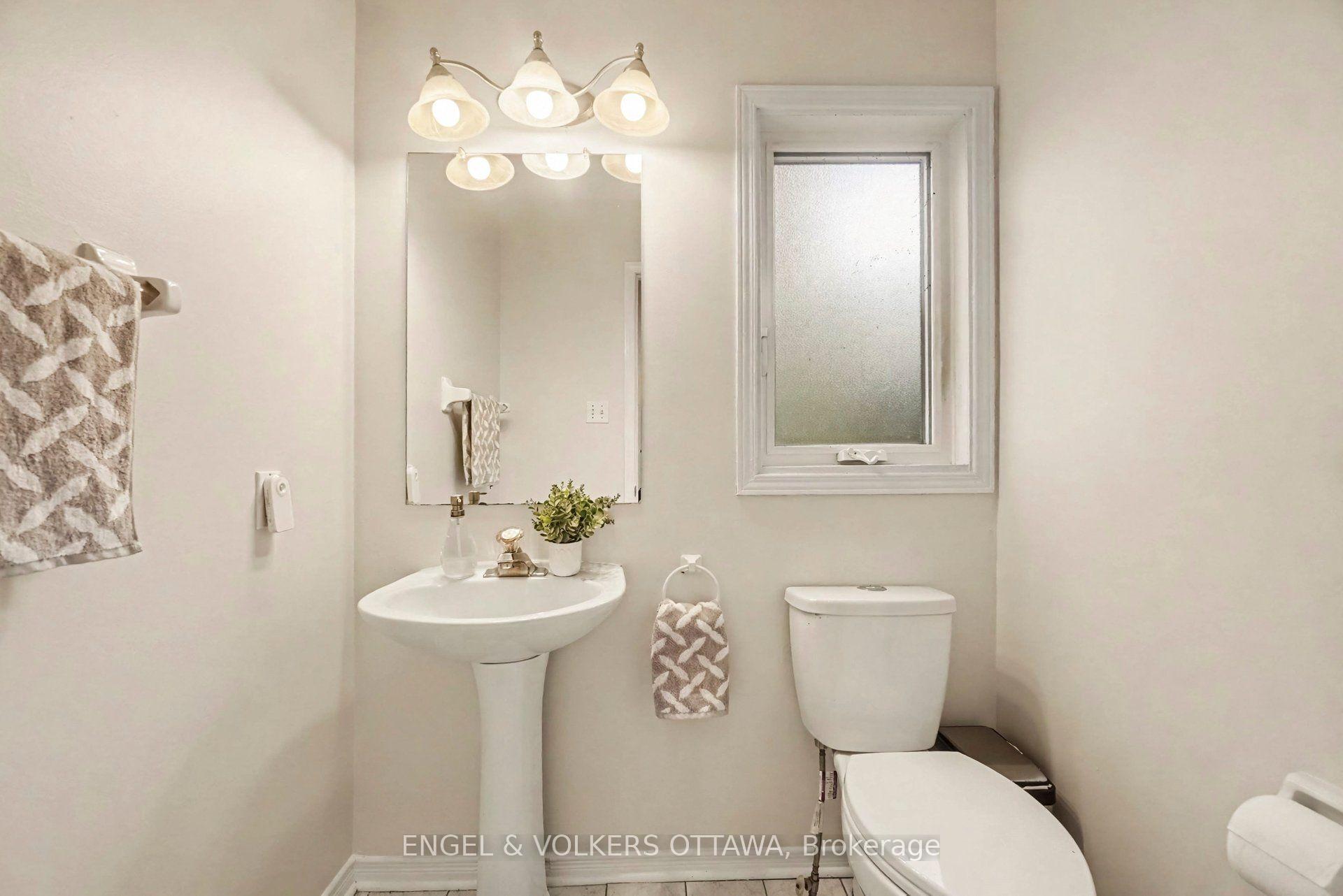 Photo 12 of 11 Longshire Circle, Ottawa, Barrhaven - Longfields — HOMEH