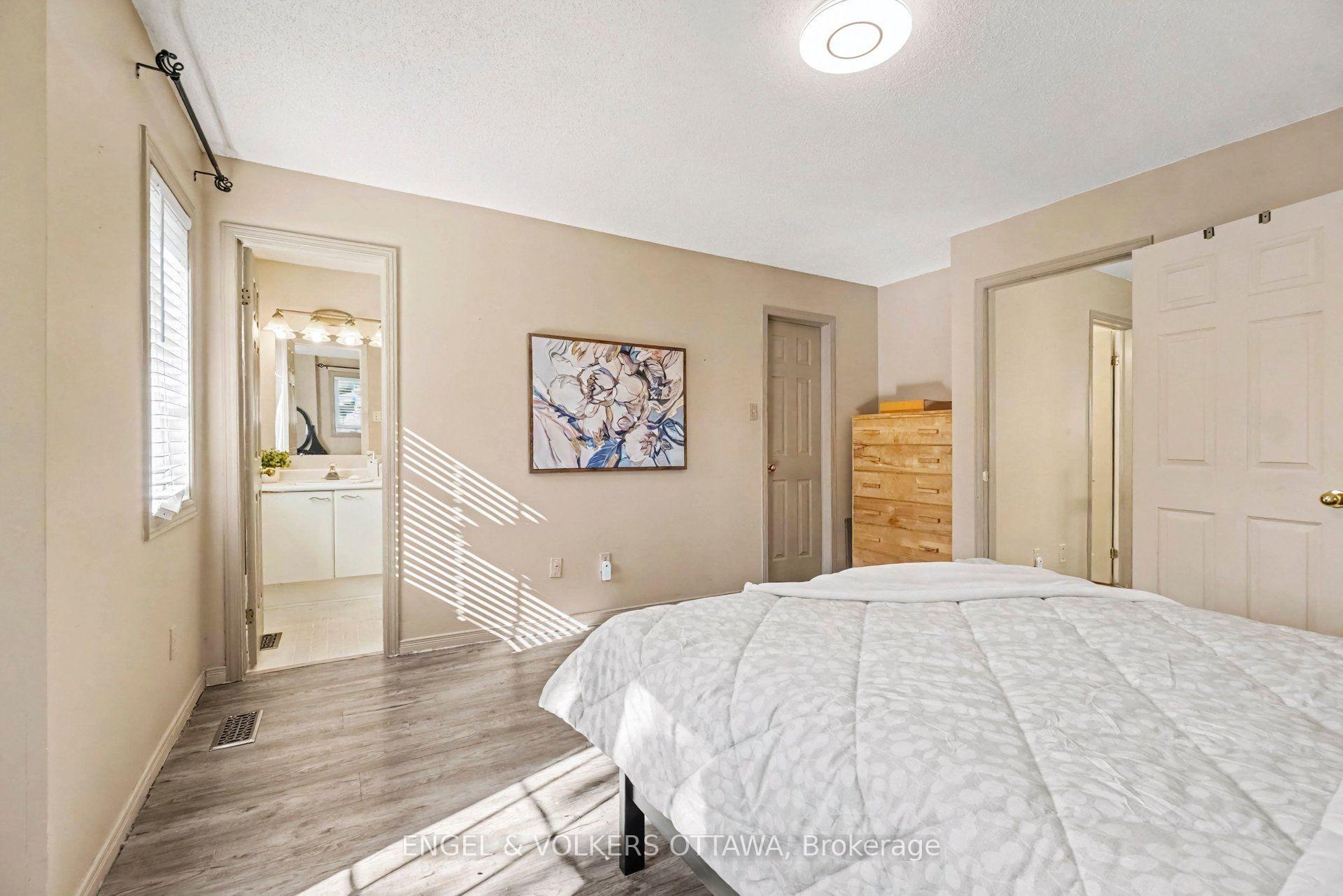 Photo 15 of 11 Longshire Circle, Ottawa, Barrhaven - Longfields — HOMEH