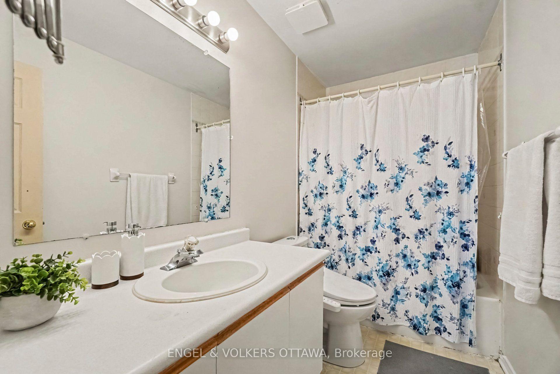 Photo 18 of 11 Longshire Circle, Ottawa, Barrhaven - Longfields — HOMEH