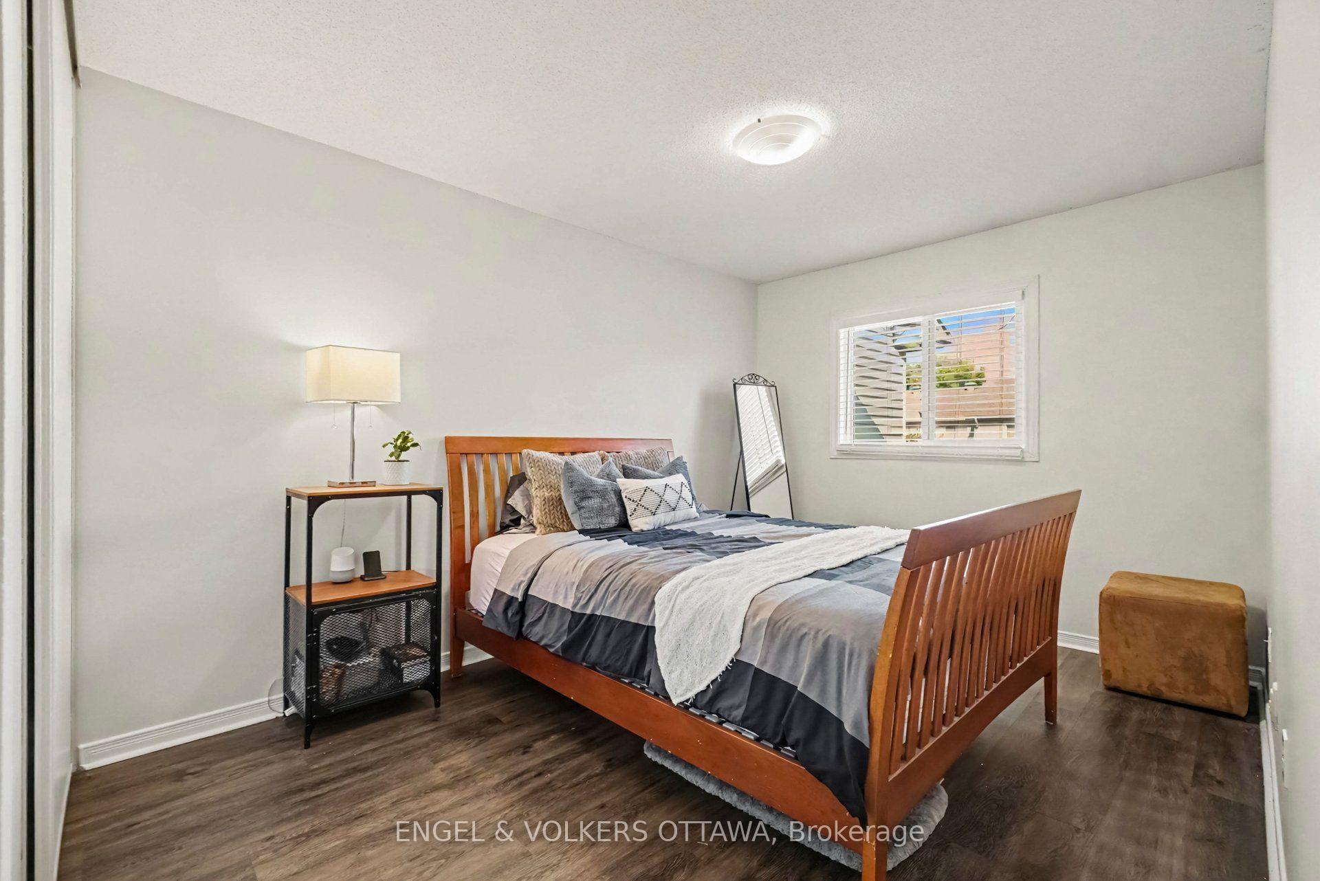 Photo 19 of 11 Longshire Circle, Ottawa, Barrhaven - Longfields — HOMEH