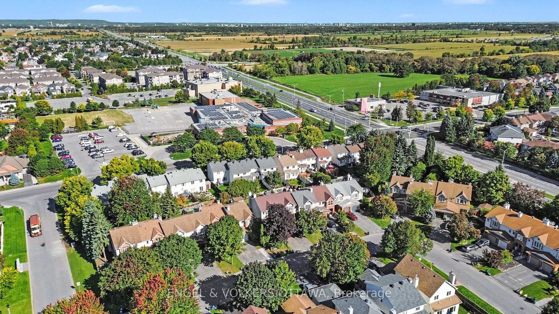 Photo 22 of 11 Longshire Circle, Ottawa, Barrhaven - Longfields — HOMEH