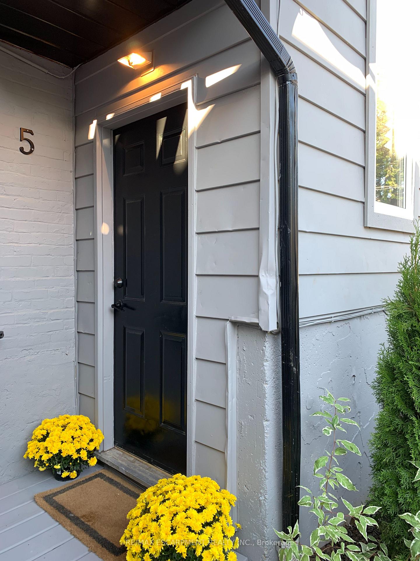 Photo 5 of Unit 5, 74 West Avenue N, Hamilton, Beasley — HOMEH