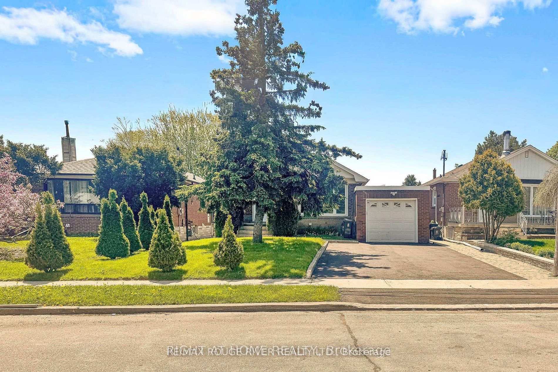 Photo 3 of Unit Basement, 22 Lingarde Drive, Scarborough, Wexford-Maryvale — HOMEH