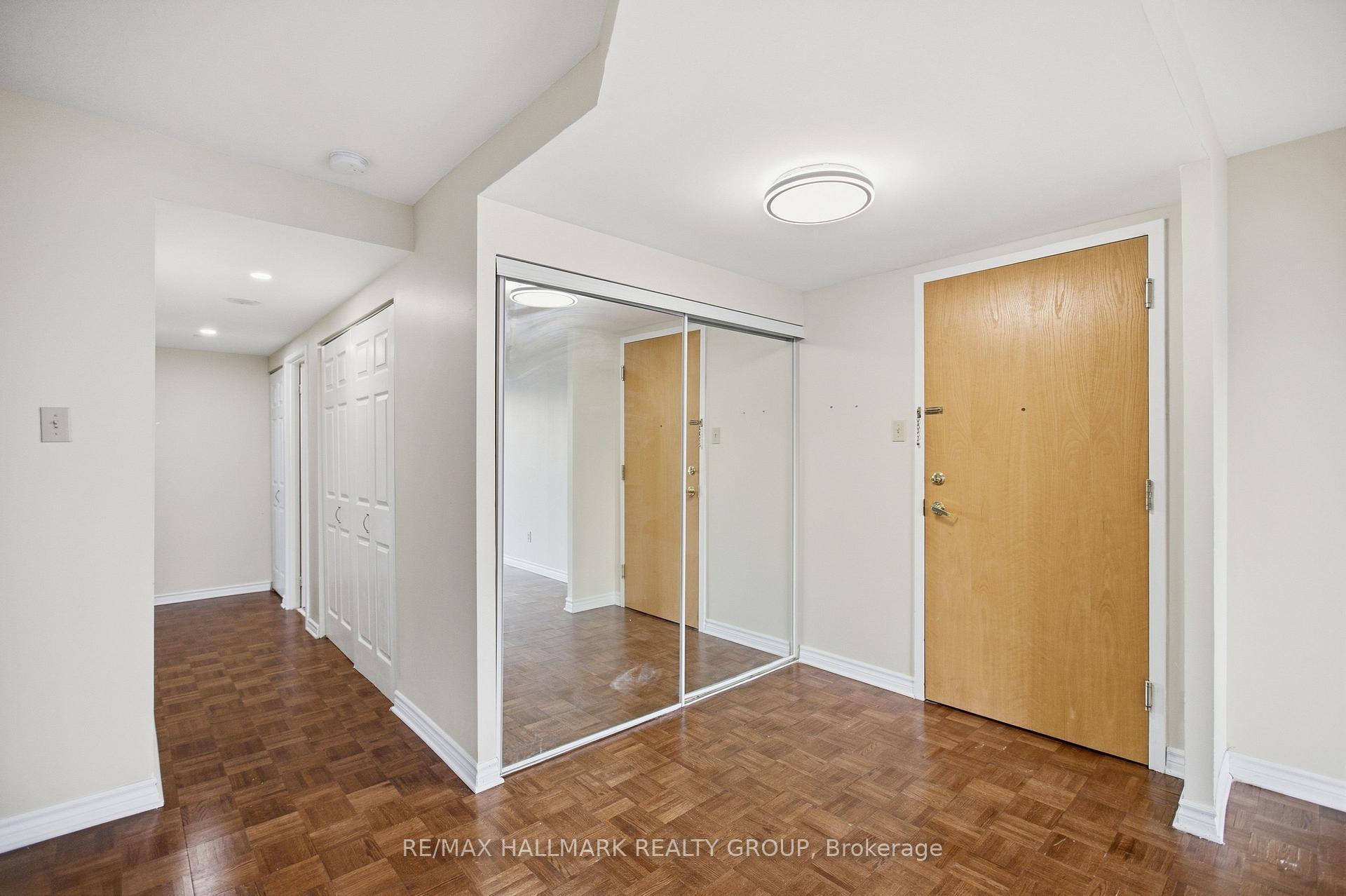 Photo 7 of Unit 1710, 2760 Carousel Crescent, Ottawa, Emerald Woods/Sawmill Creek — HOMEH