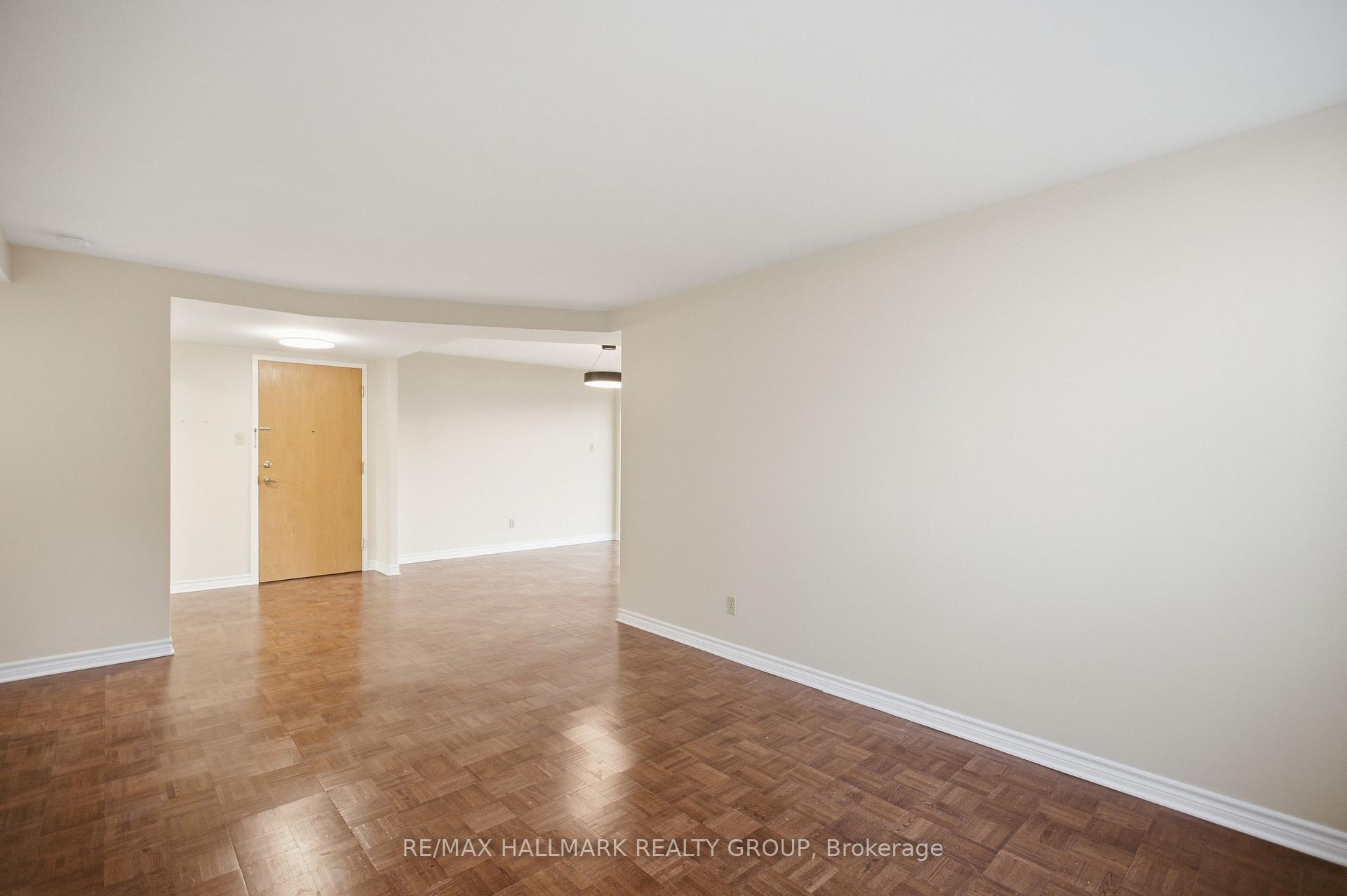 Photo 8 of Unit 1710, 2760 Carousel Crescent, Ottawa, Emerald Woods/Sawmill Creek — HOMEH