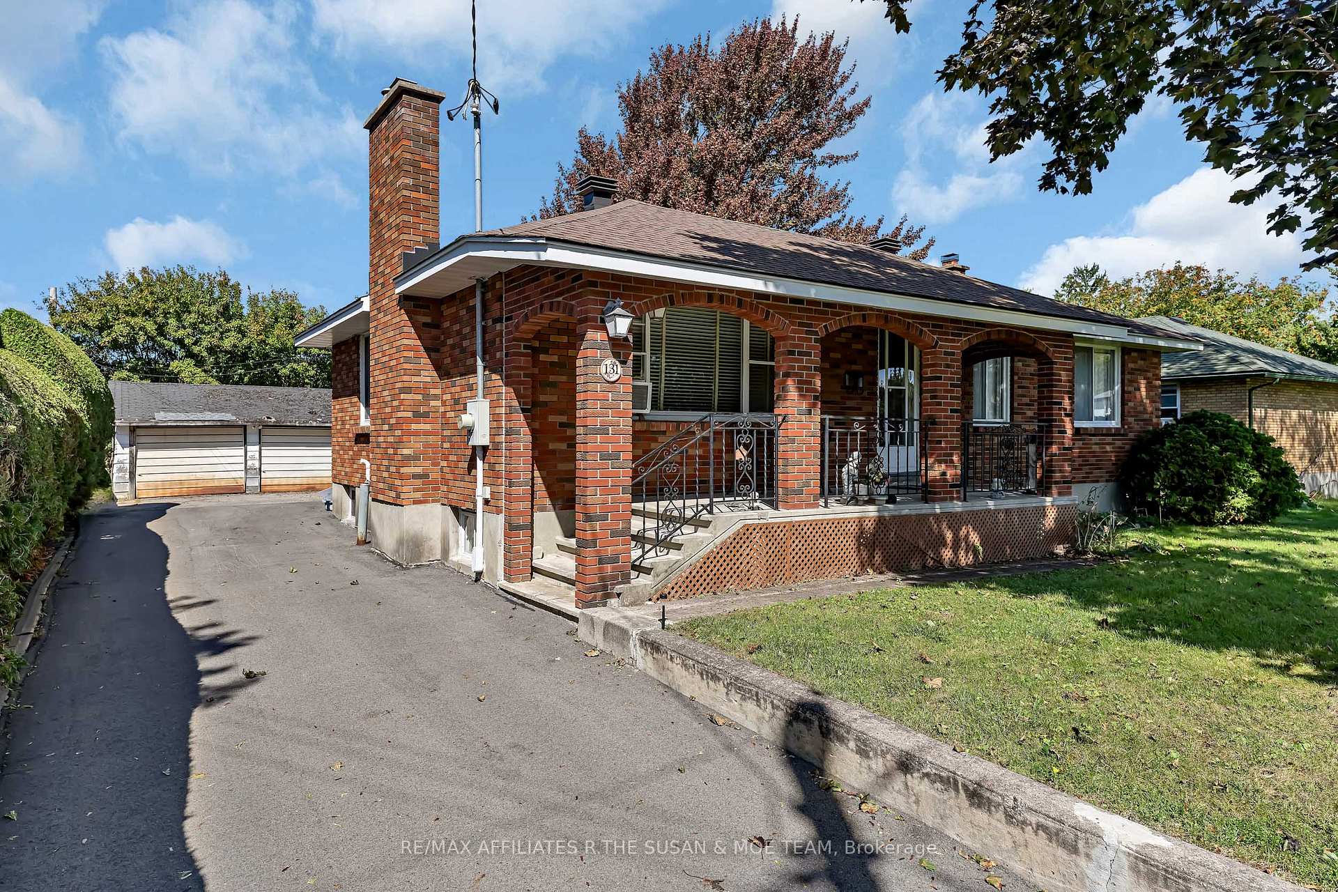 Photo 2 of 131 Oakridge Boulevard, Ottawa, Meadowlands/Crestview — HOMEH