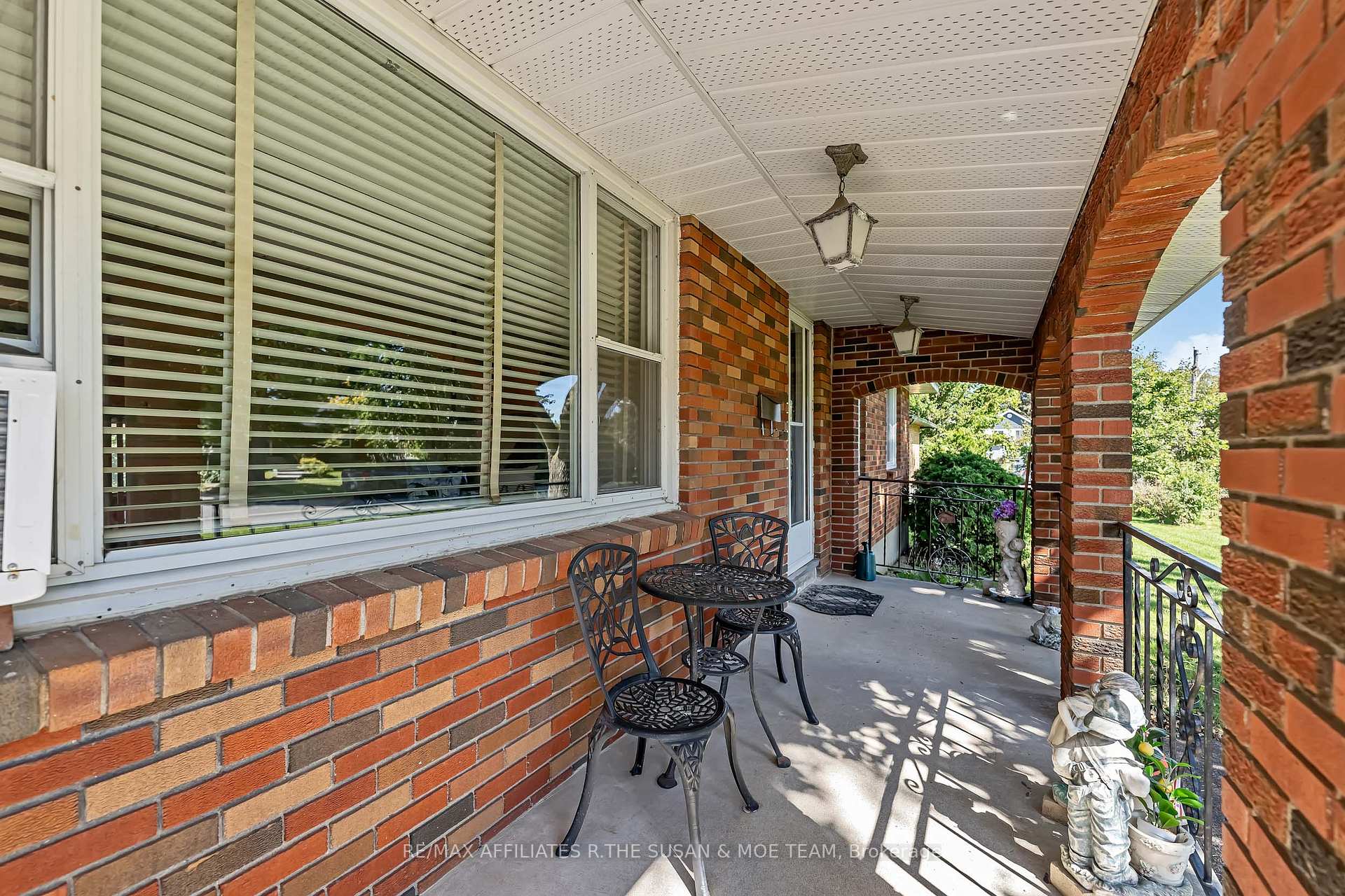 Photo 3 of 131 Oakridge Boulevard, Ottawa, Meadowlands/Crestview — HOMEH