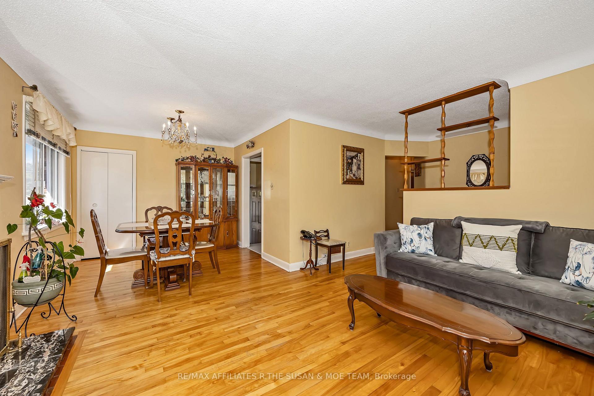 Photo 8 of 131 Oakridge Boulevard, Ottawa, Meadowlands/Crestview — HOMEH