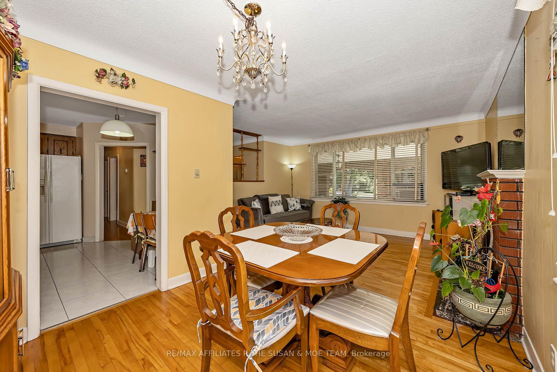 Photo 11 of 131 Oakridge Boulevard, Ottawa, Meadowlands/Crestview — HOMEH