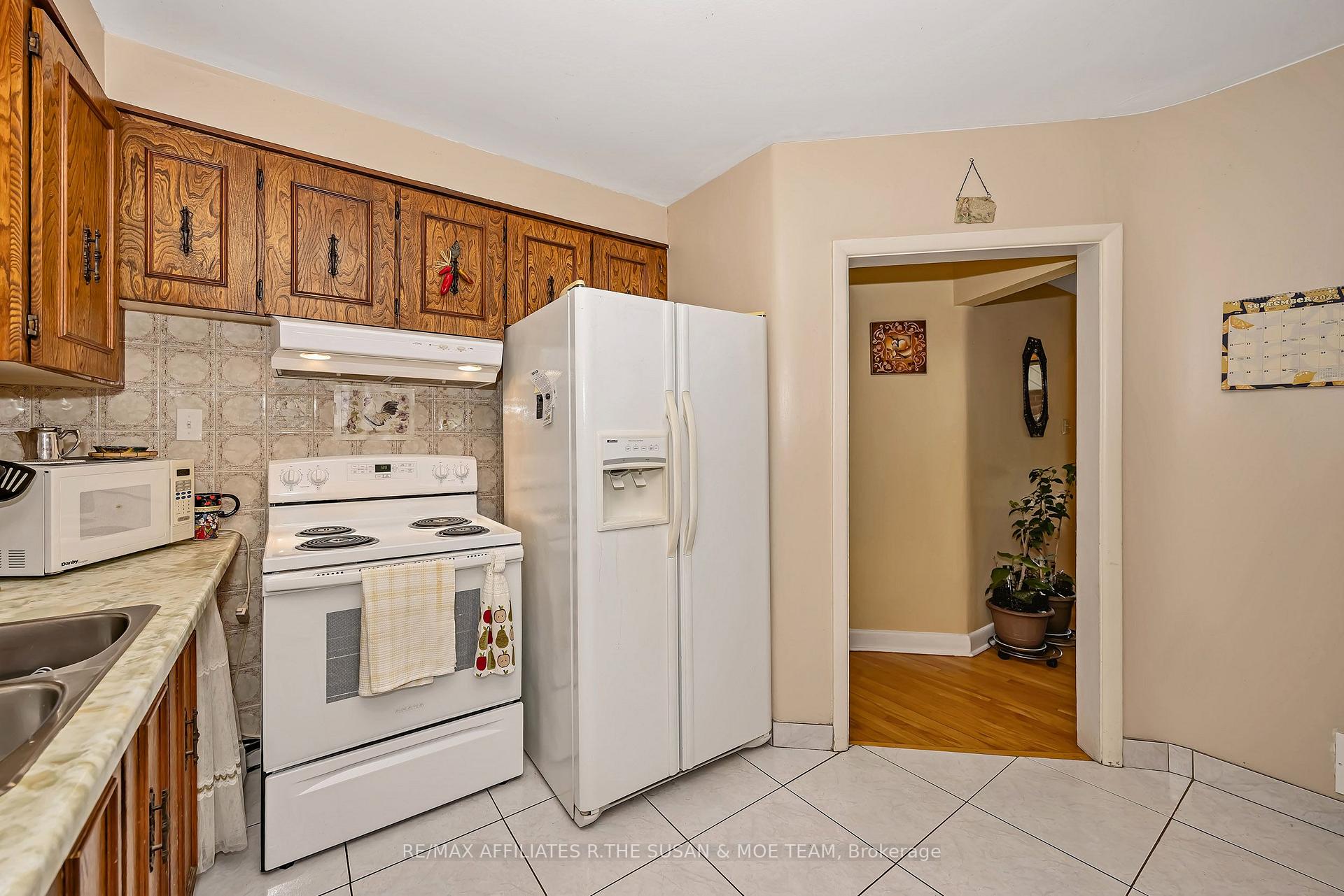 Photo 13 of 131 Oakridge Boulevard, Ottawa, Meadowlands/Crestview — HOMEH