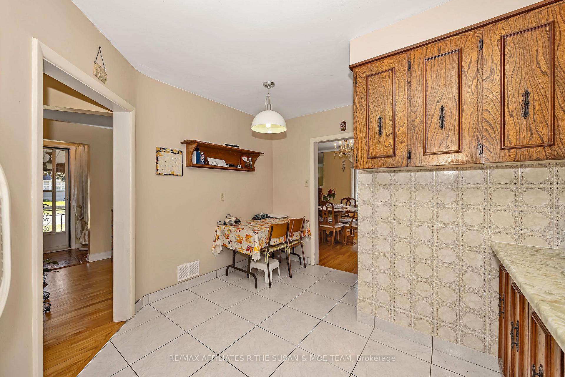 Photo 14 of 131 Oakridge Boulevard, Ottawa, Meadowlands/Crestview — HOMEH