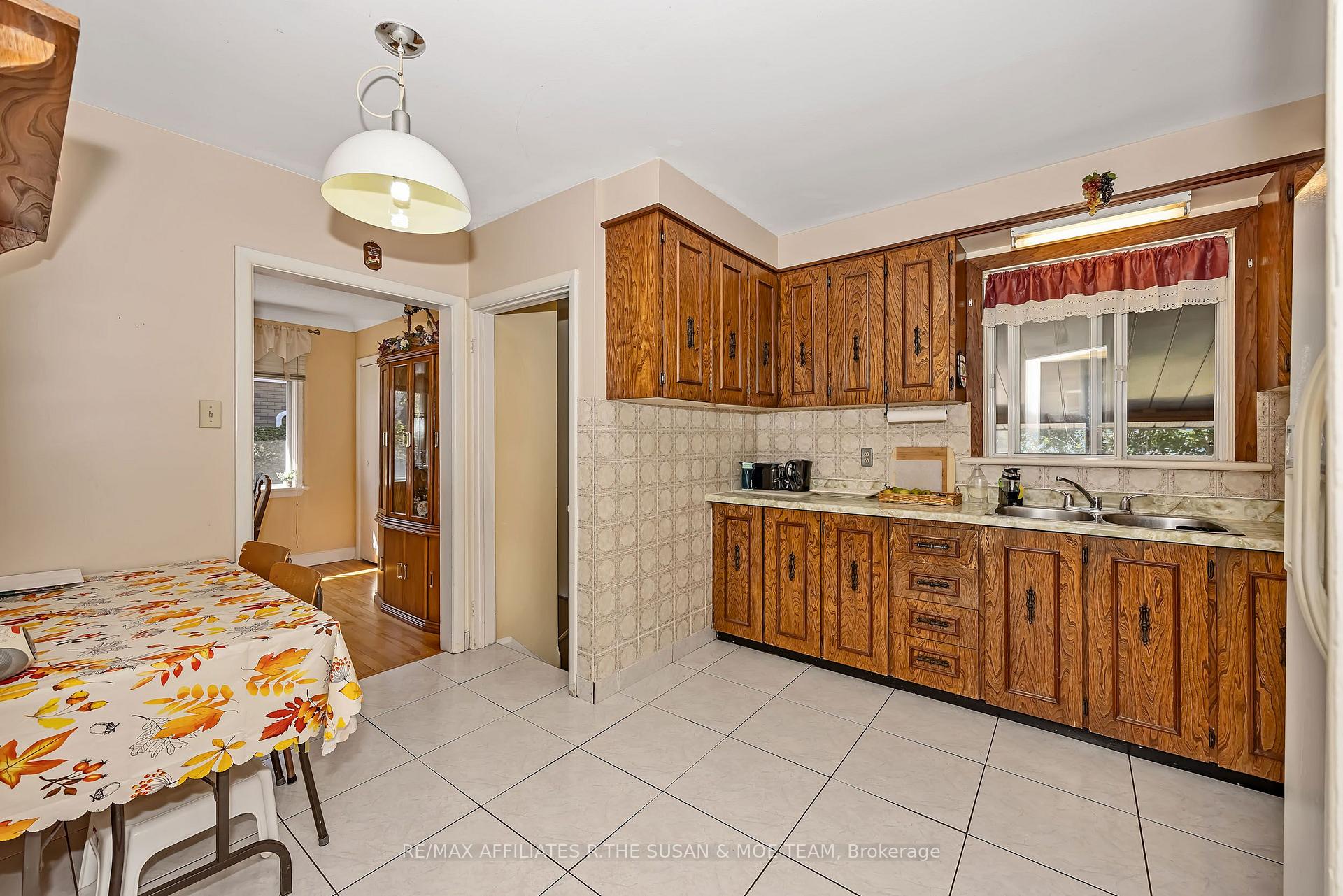 Photo 16 of 131 Oakridge Boulevard, Ottawa, Meadowlands/Crestview — HOMEH