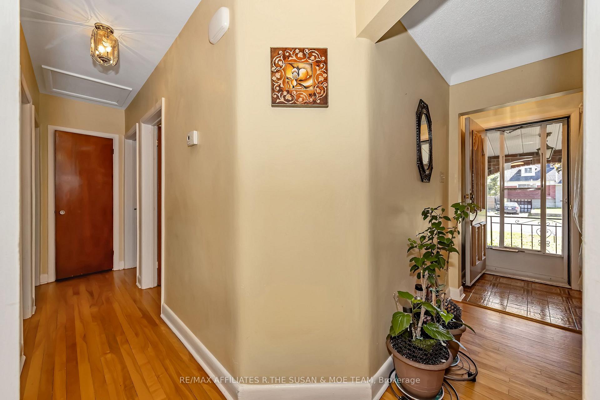 Photo 18 of 131 Oakridge Boulevard, Ottawa, Meadowlands/Crestview — HOMEH