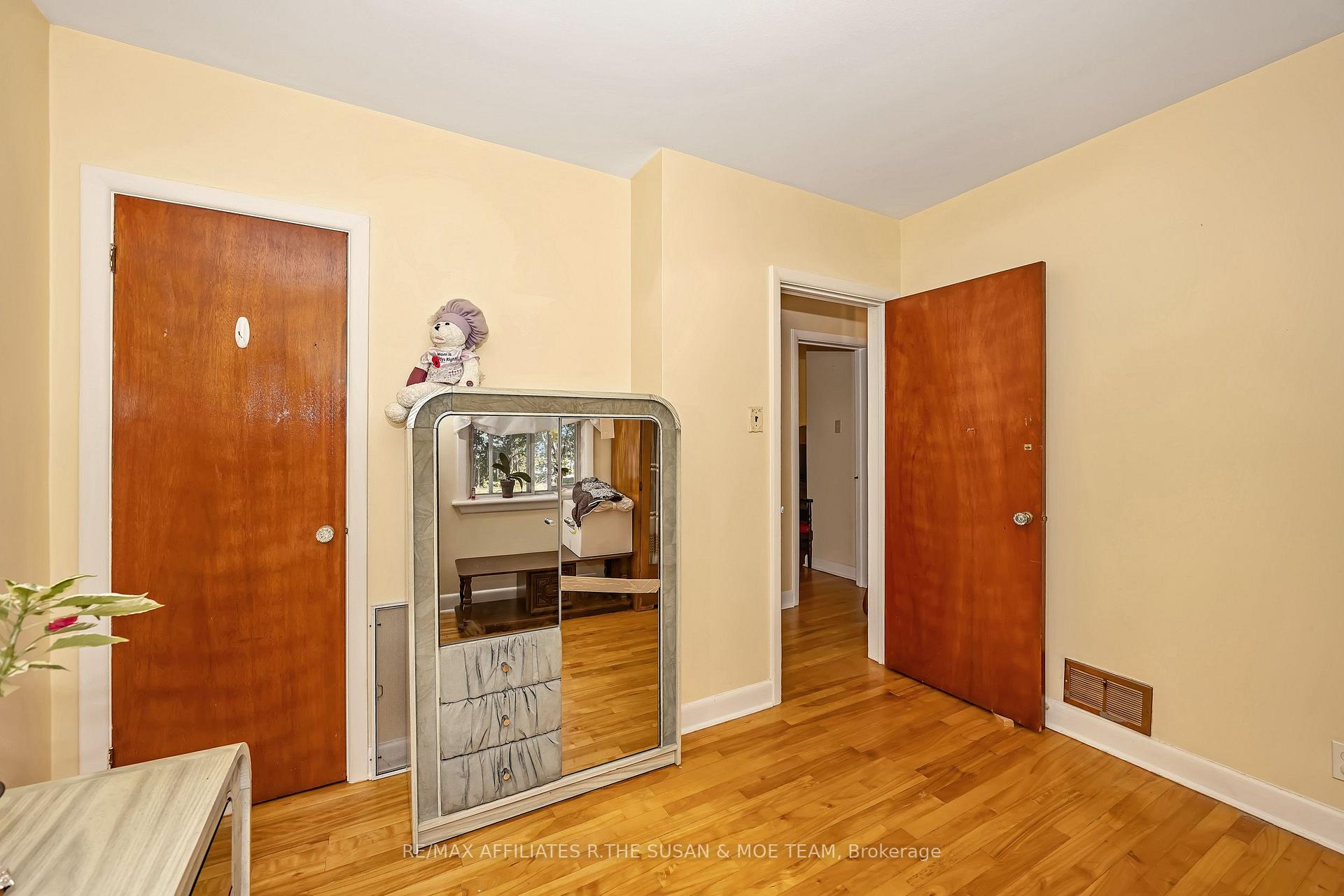 Photo 23 of 131 Oakridge Boulevard, Ottawa, Meadowlands/Crestview — HOMEH