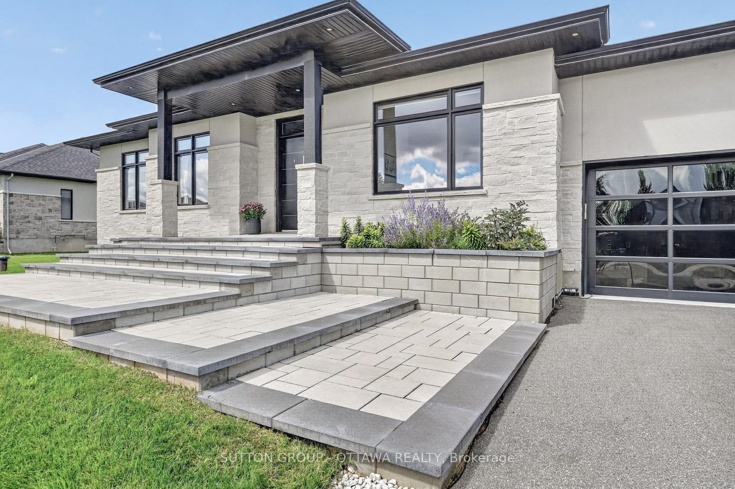 Photo 3 of 7095 Still Meadow Way, Ottawa, Greely — HOMEH