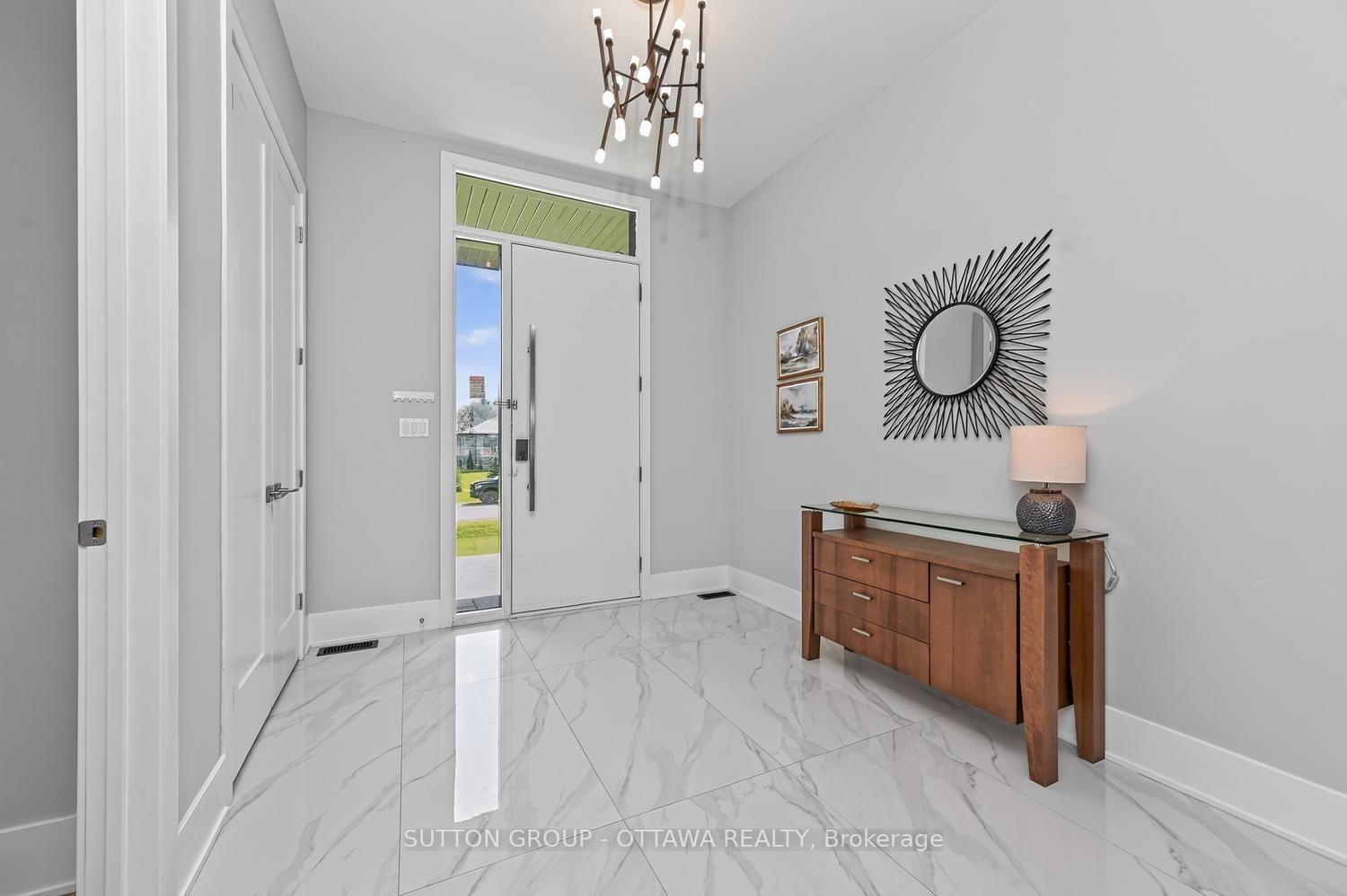 Photo 4 of 7095 Still Meadow Way, Ottawa, Greely — HOMEH