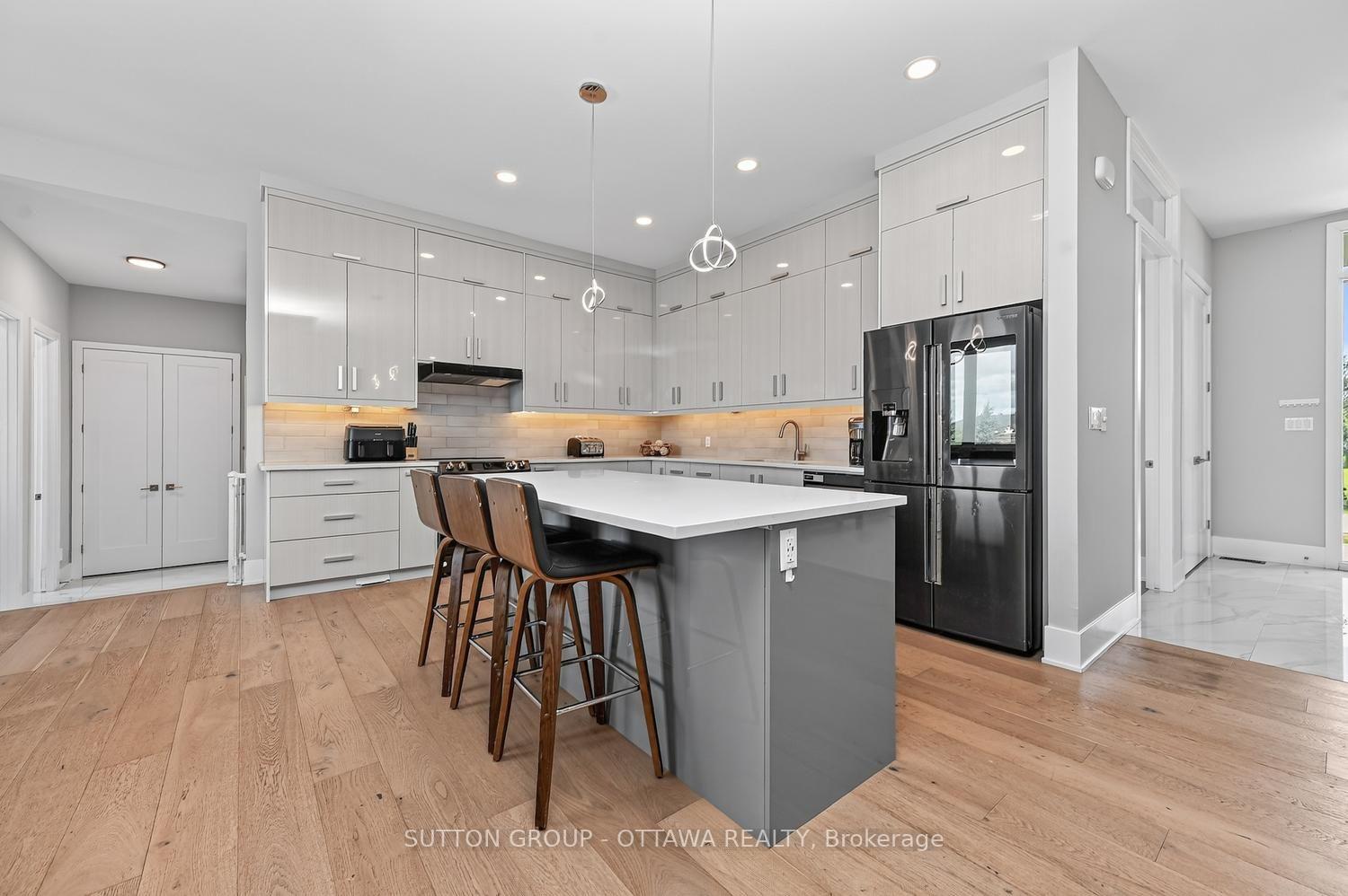 Photo 9 of 7095 Still Meadow Way, Ottawa, Greely — HOMEH