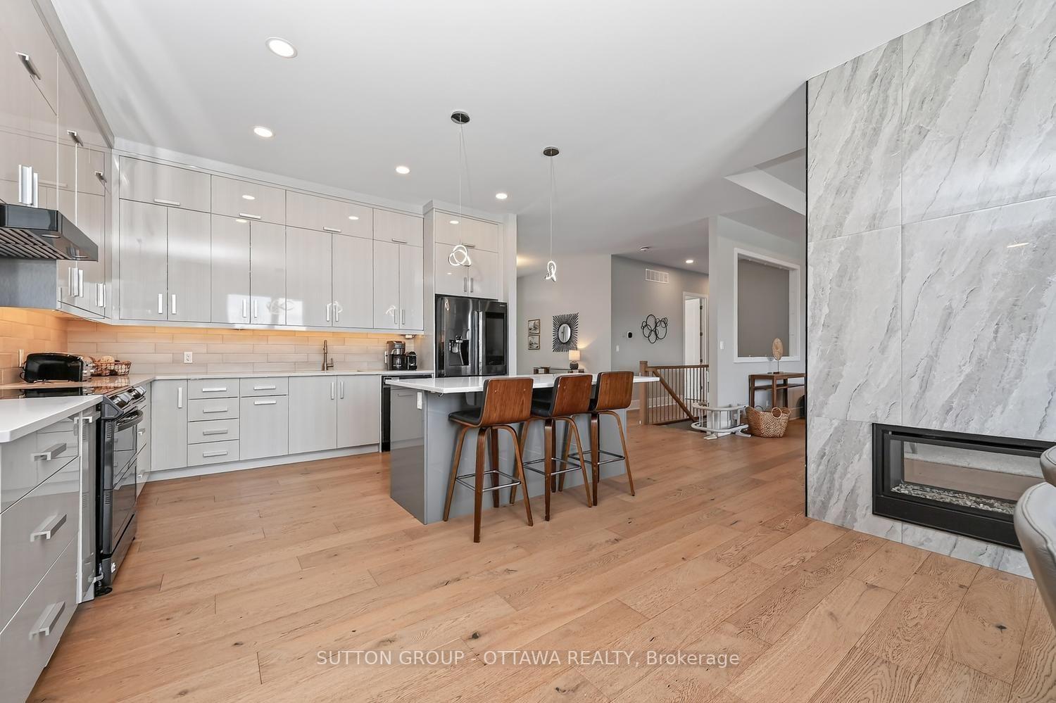 Photo 10 of 7095 Still Meadow Way, Ottawa, Greely — HOMEH