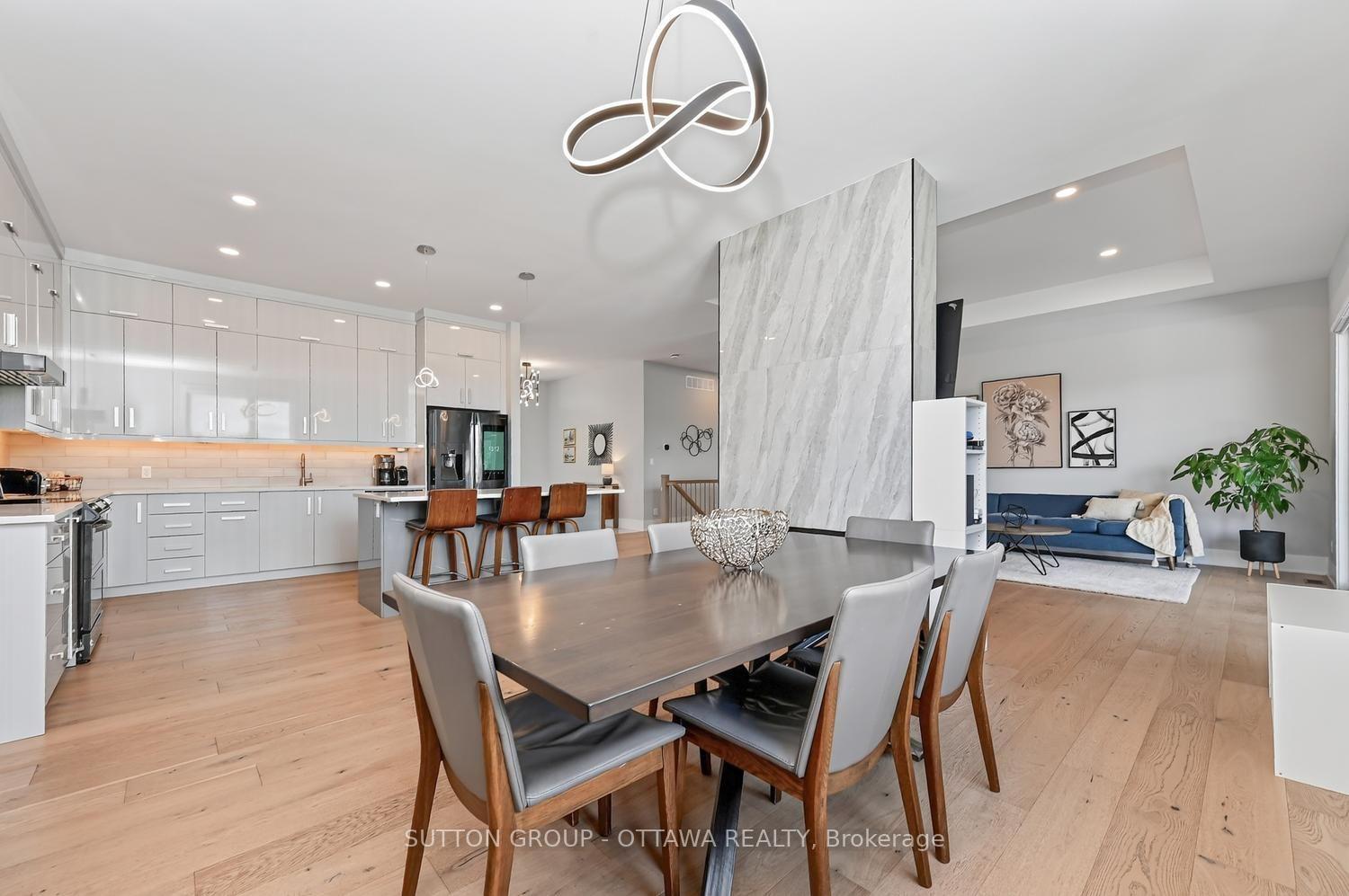 Photo 11 of 7095 Still Meadow Way, Ottawa, Greely — HOMEH