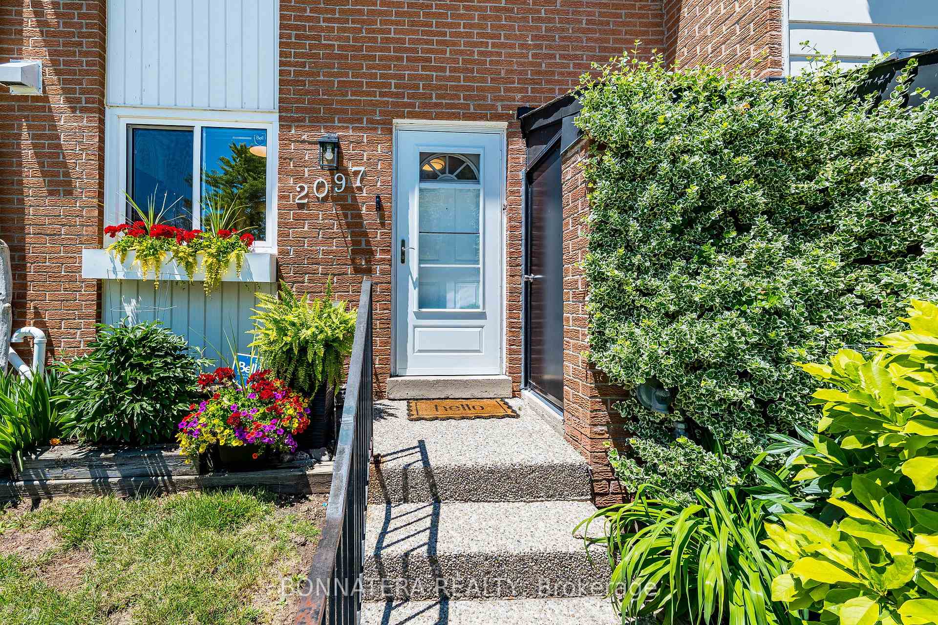 Photo 3 of 2097 Marine Drive, Oakville, Bronte — HOMEH
