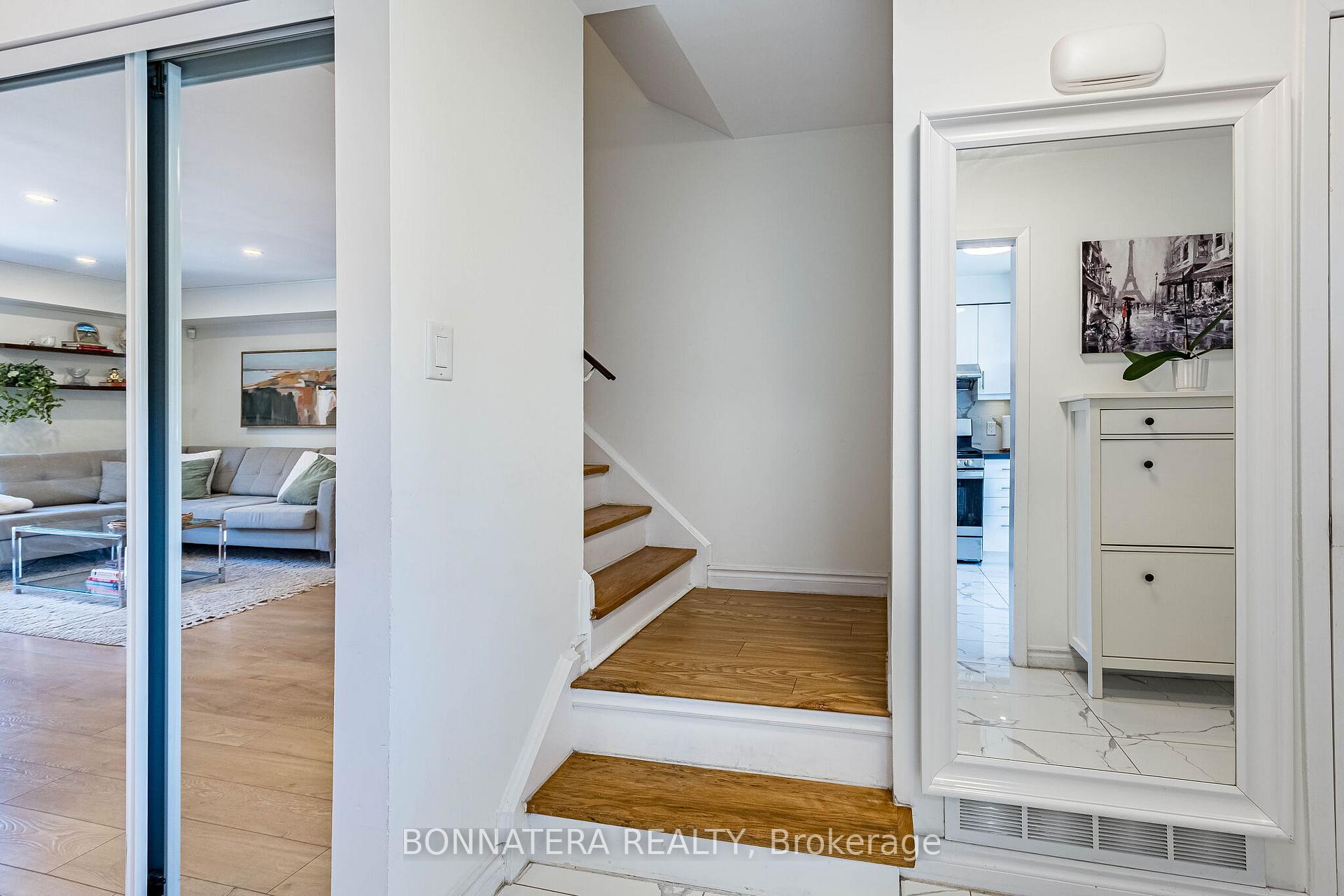 Photo 6 of 2097 Marine Drive, Oakville, Bronte — HOMEH