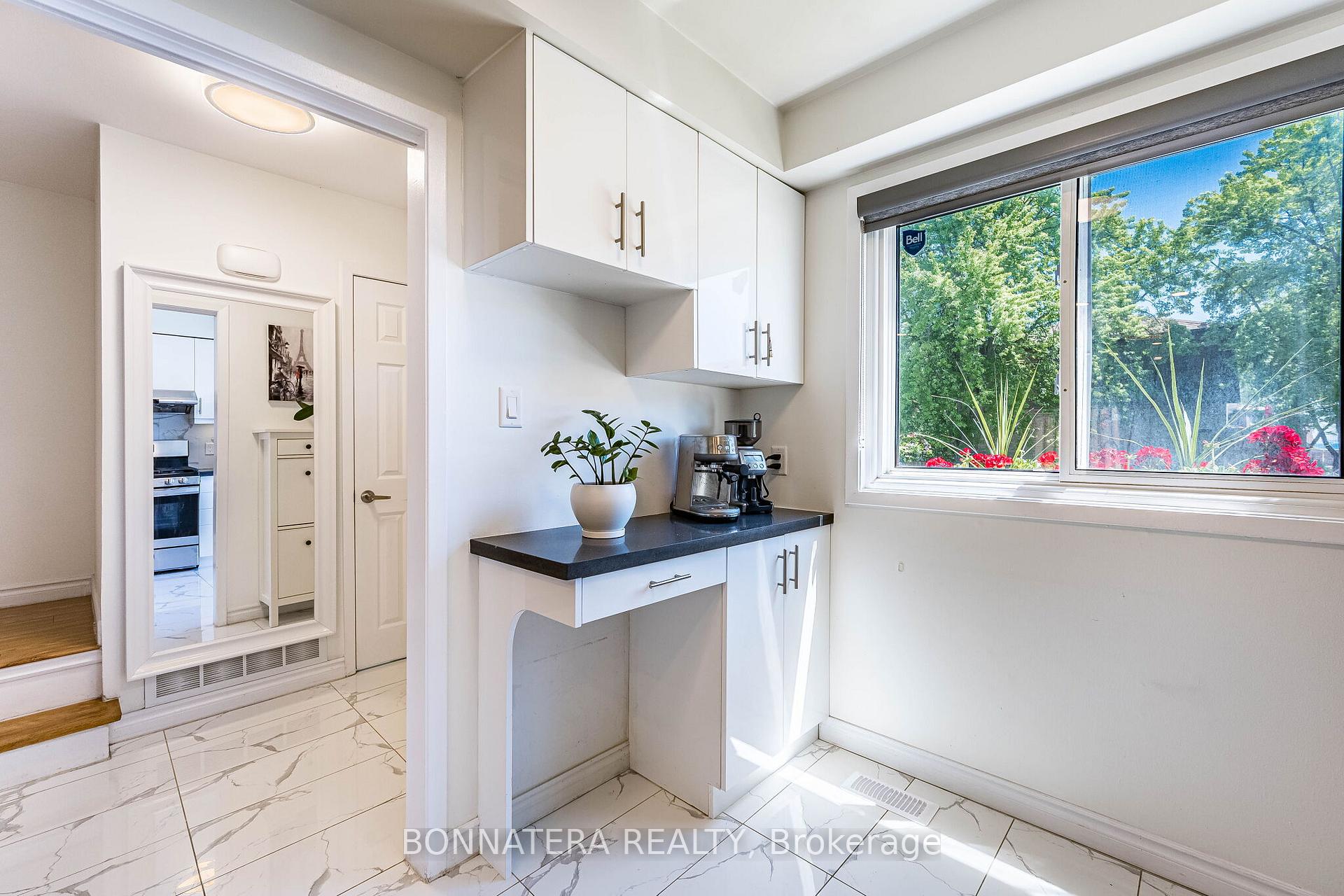 Photo 9 of 2097 Marine Drive, Oakville, Bronte — HOMEH