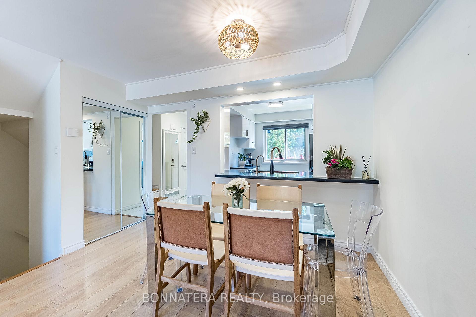 Photo 15 of 2097 Marine Drive, Oakville, Bronte — HOMEH