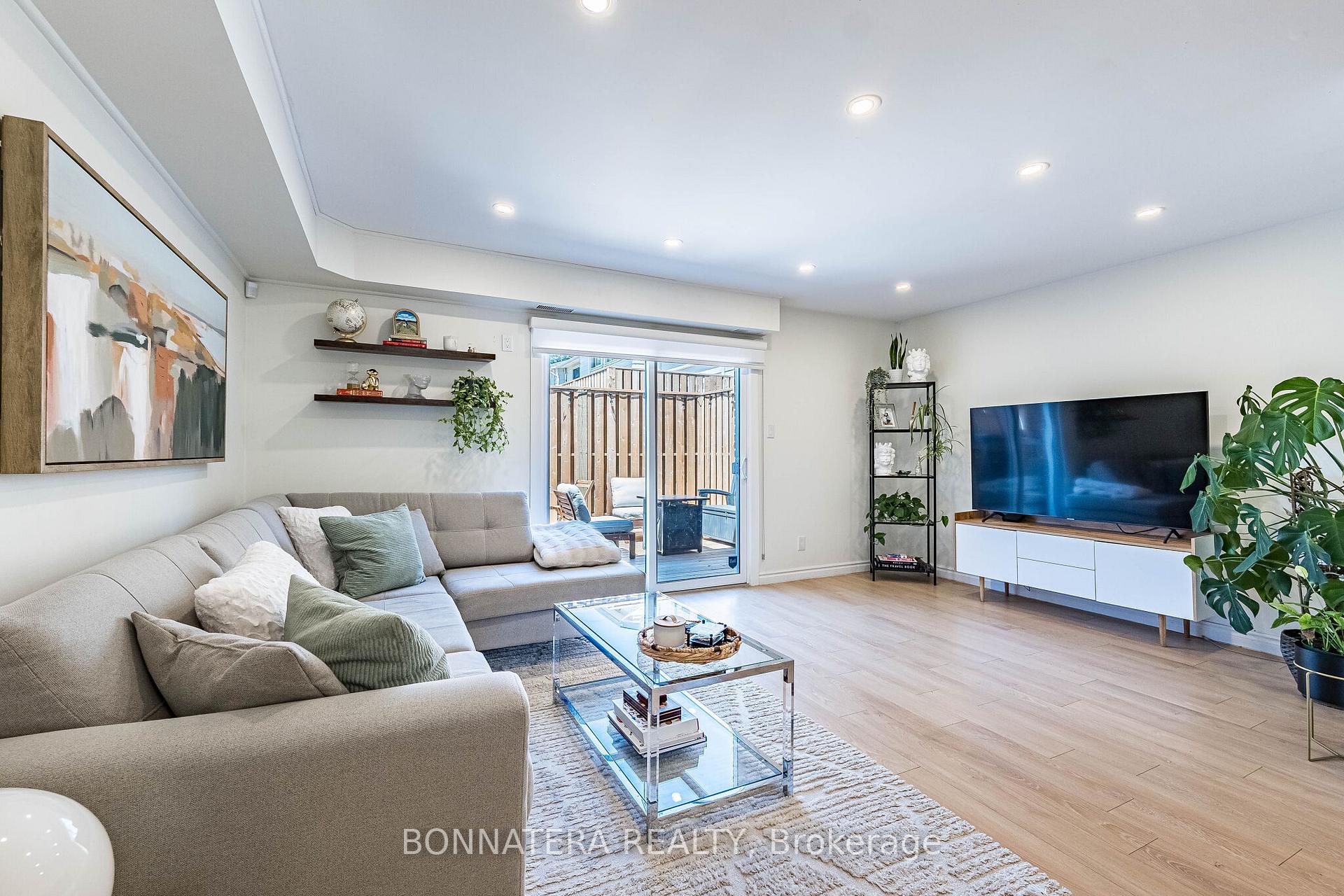 Photo 17 of 2097 Marine Drive, Oakville, Bronte — HOMEH