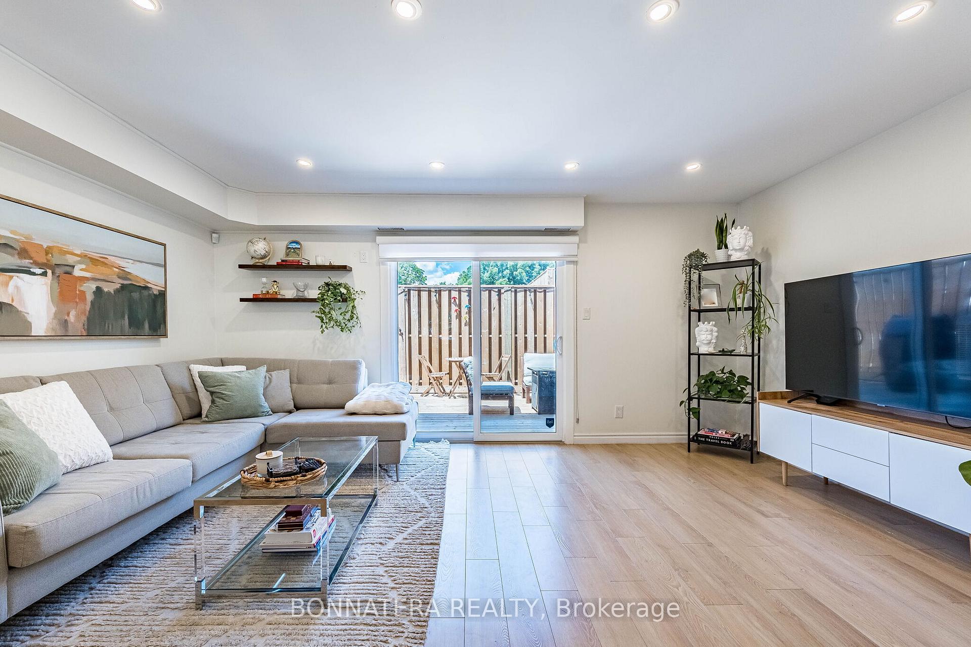 Photo 19 of 2097 Marine Drive, Oakville, Bronte — HOMEH