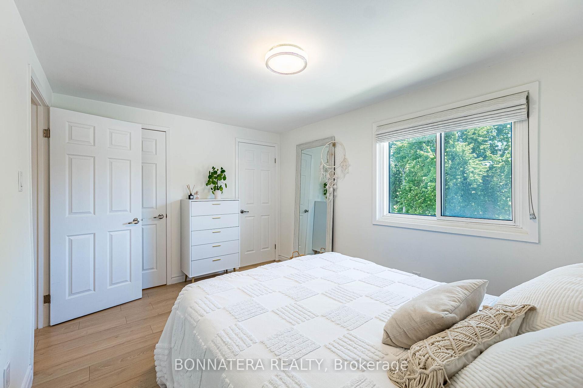 Photo 23 of 2097 Marine Drive, Oakville, Bronte — HOMEH
