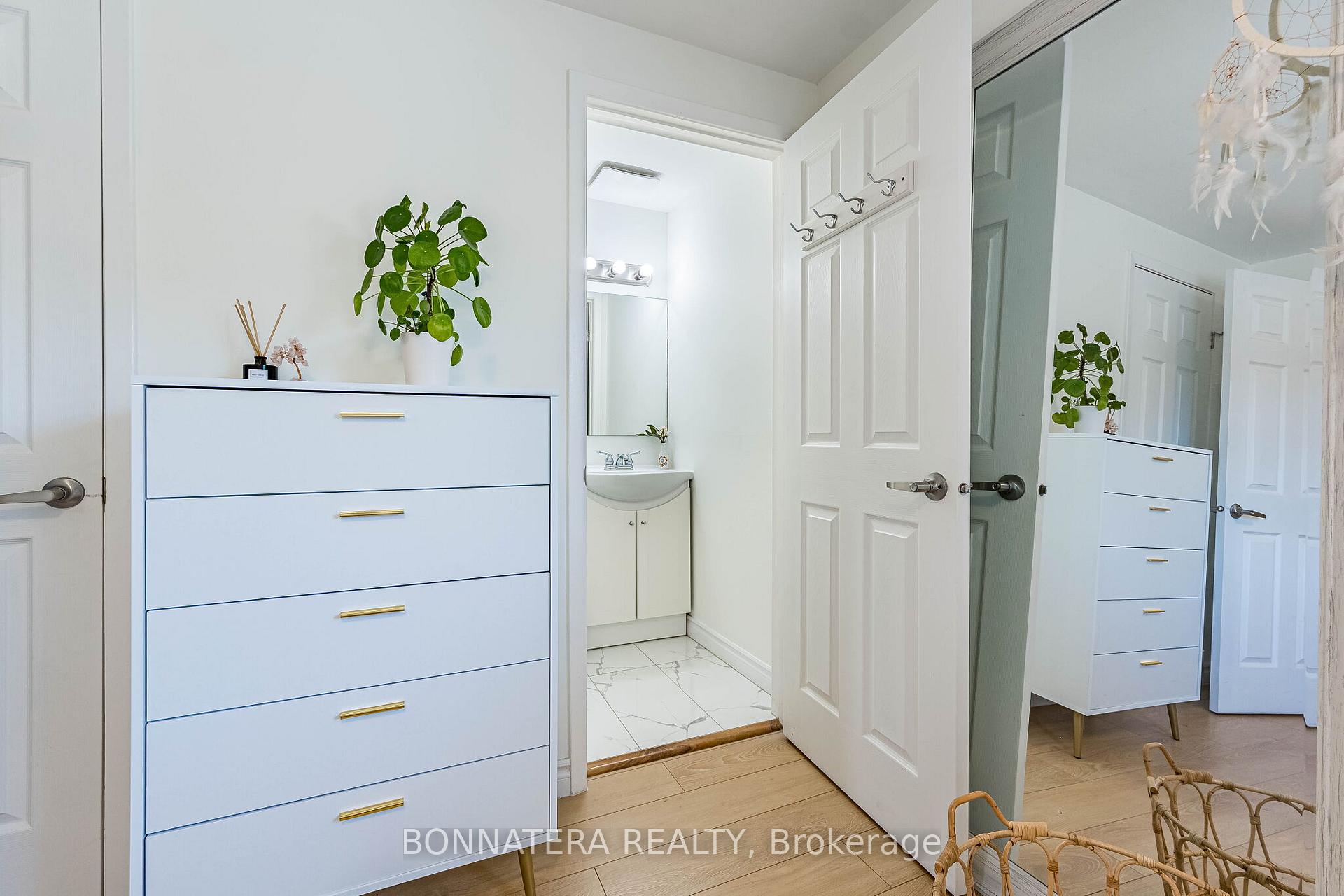Photo 24 of 2097 Marine Drive, Oakville, Bronte — HOMEH