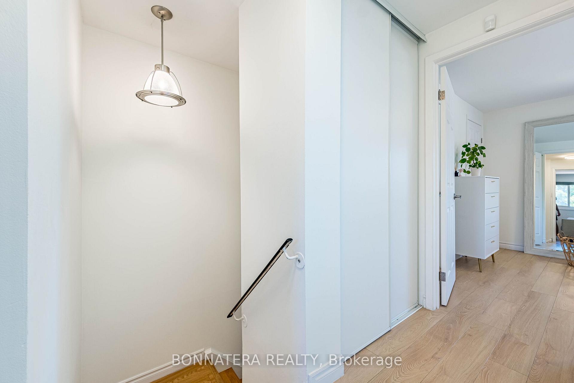Photo 27 of 2097 Marine Drive, Oakville, Bronte — HOMEH