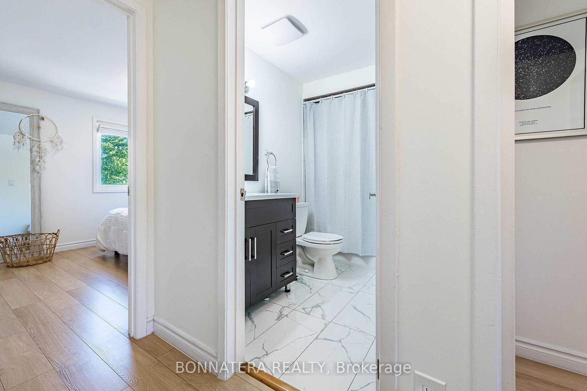 Photo 29 of 2097 Marine Drive, Oakville, Bronte — HOMEH