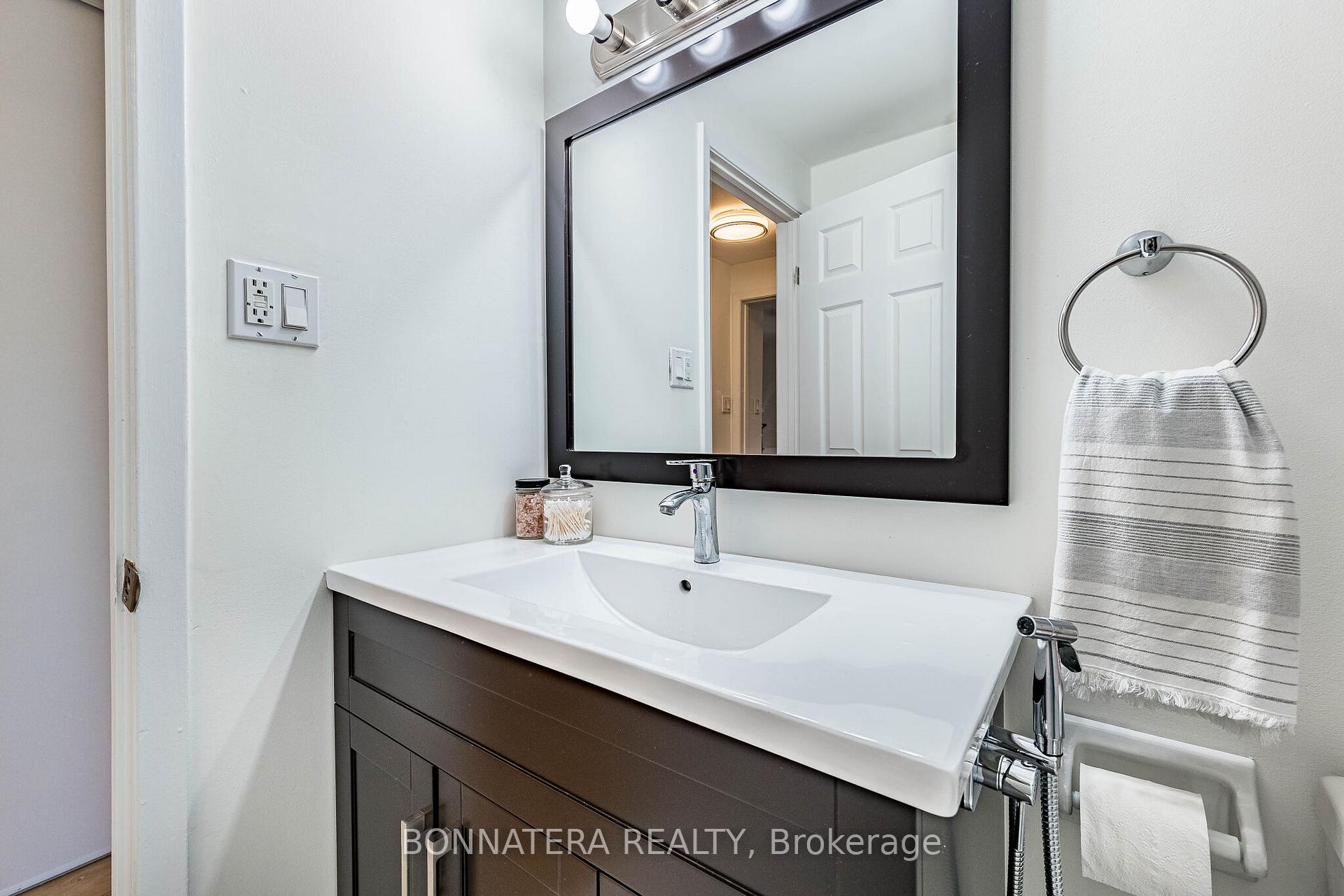 Photo 31 of 2097 Marine Drive, Oakville, Bronte — HOMEH