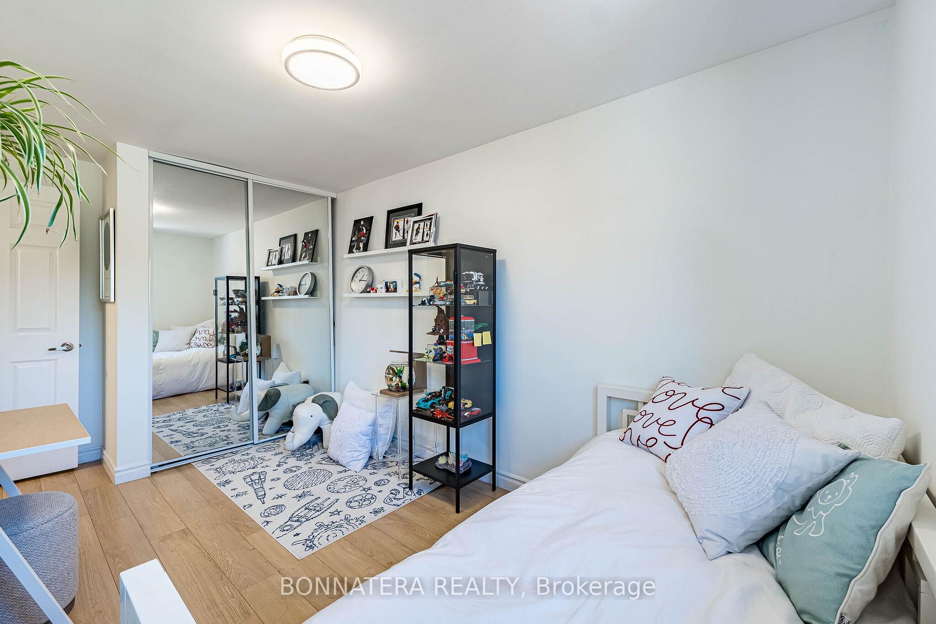 Photo 34 of 2097 Marine Drive, Oakville, Bronte — HOMEH