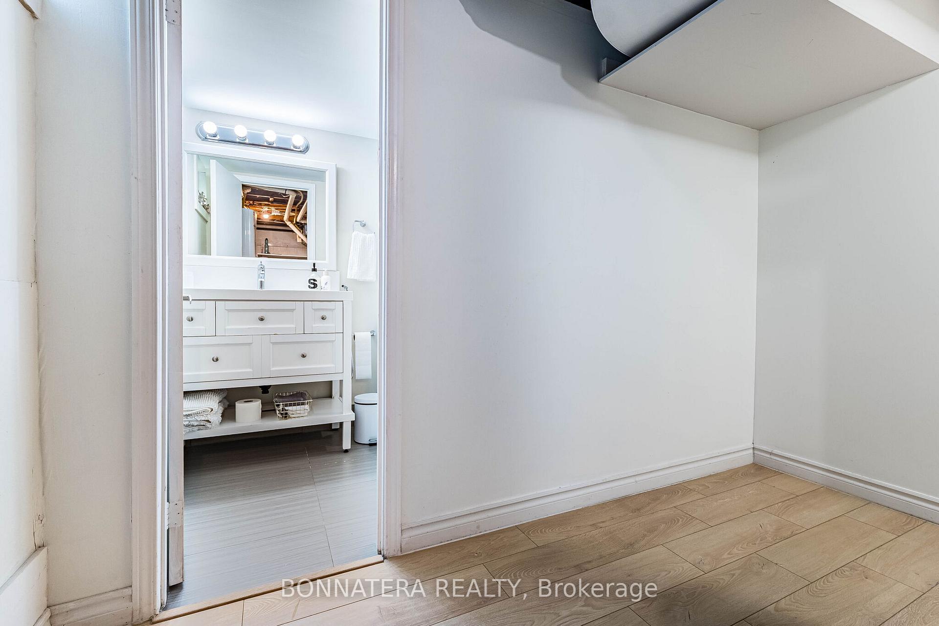 Photo 43 of 2097 Marine Drive, Oakville, Bronte — HOMEH