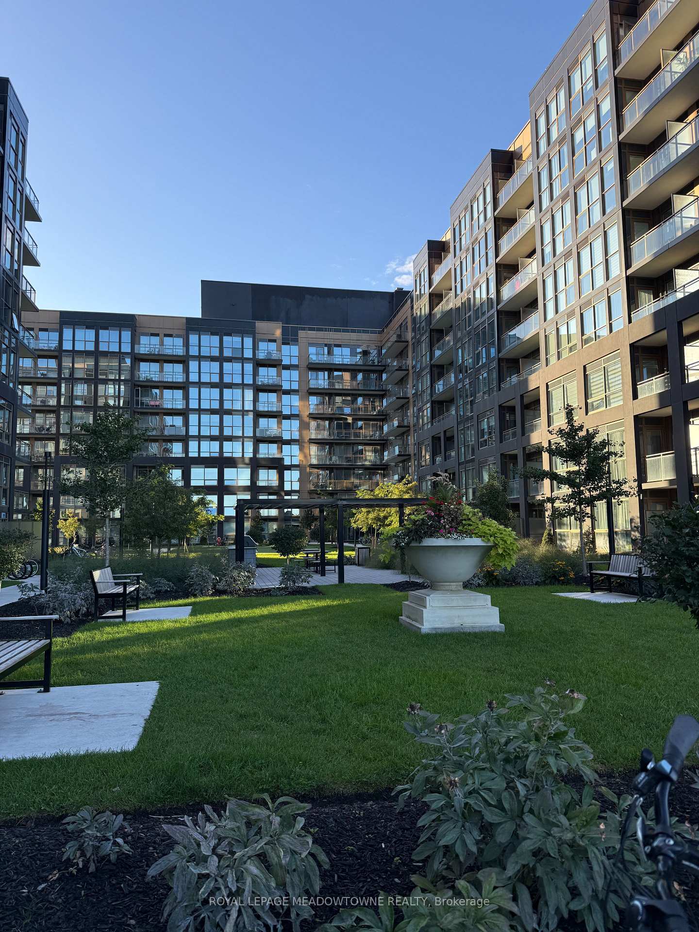 Photo 3 of Unit 613, 2333 Khalsa Gate, Oakville, Westmount — HOMEH