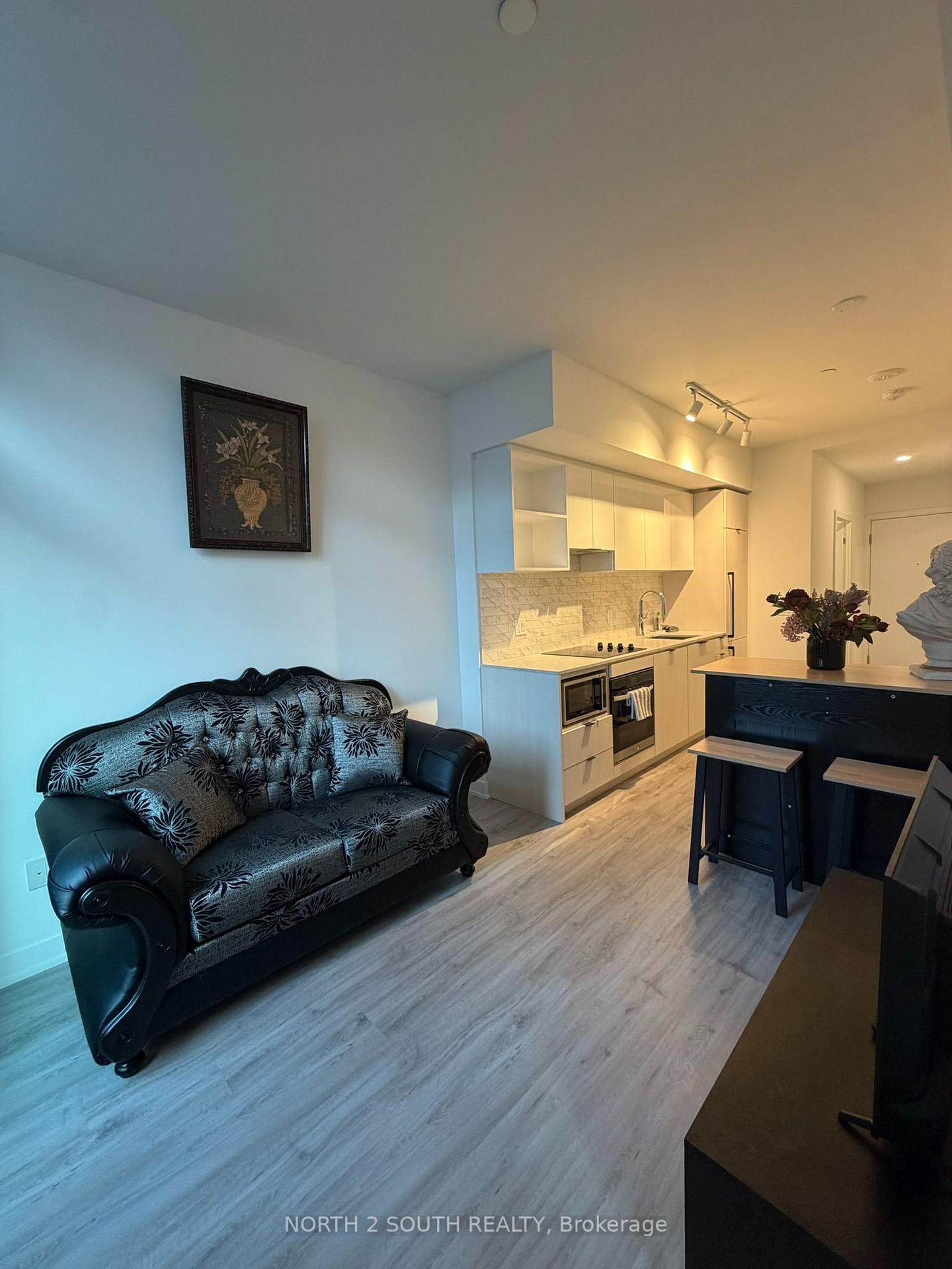 Photo 8 of Unit 803, 252 Church Street, Toronto, Church-Yonge Corridor — HOMEH