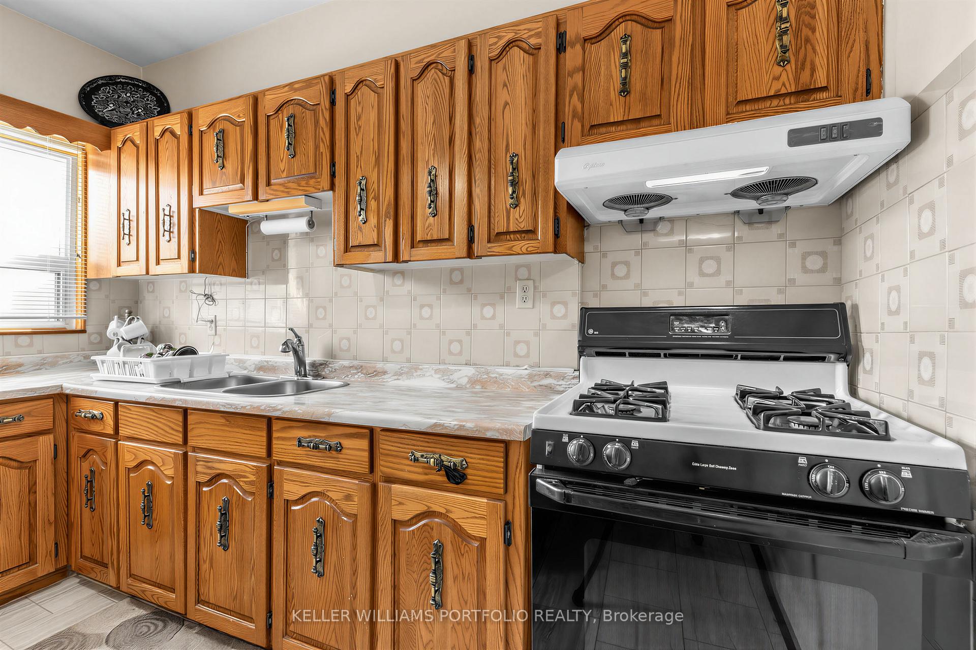 Photo 18 of 207 Symington Avenue, Toronto, Dovercourt-Wallace Emerson-Junction — HOMEH