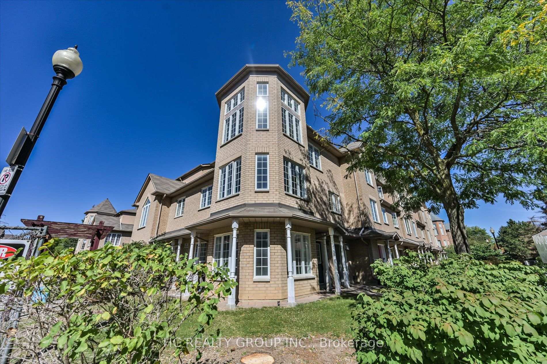 Photo 2 of Unit 6, 5 St Moritz Way, Markham, Unionville — HOMEH